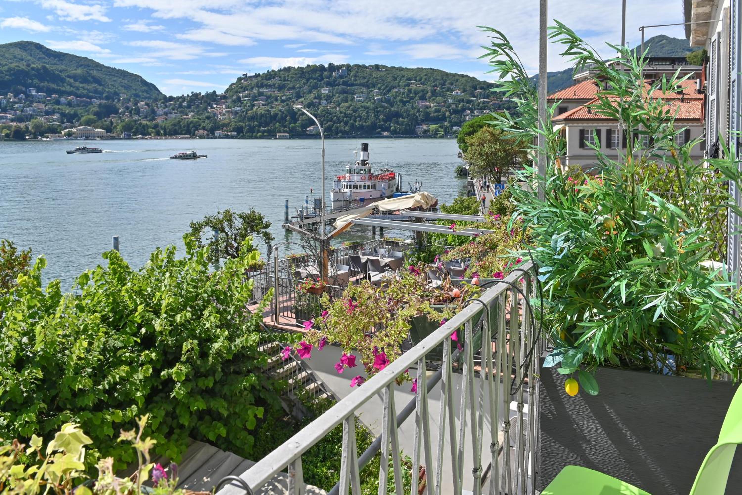 Double Room with Lake View photo 3