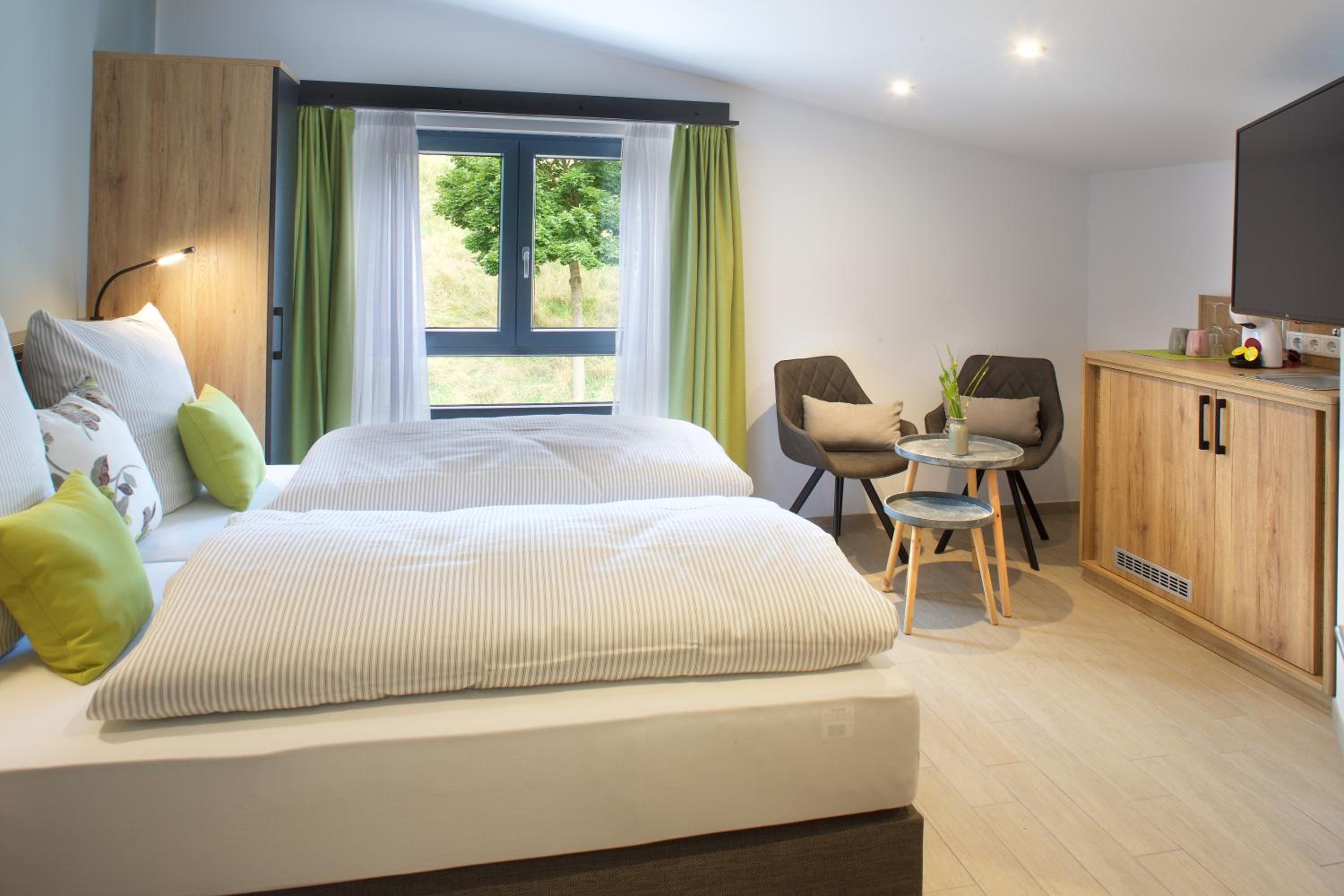 Standard Double Room - Photo 9