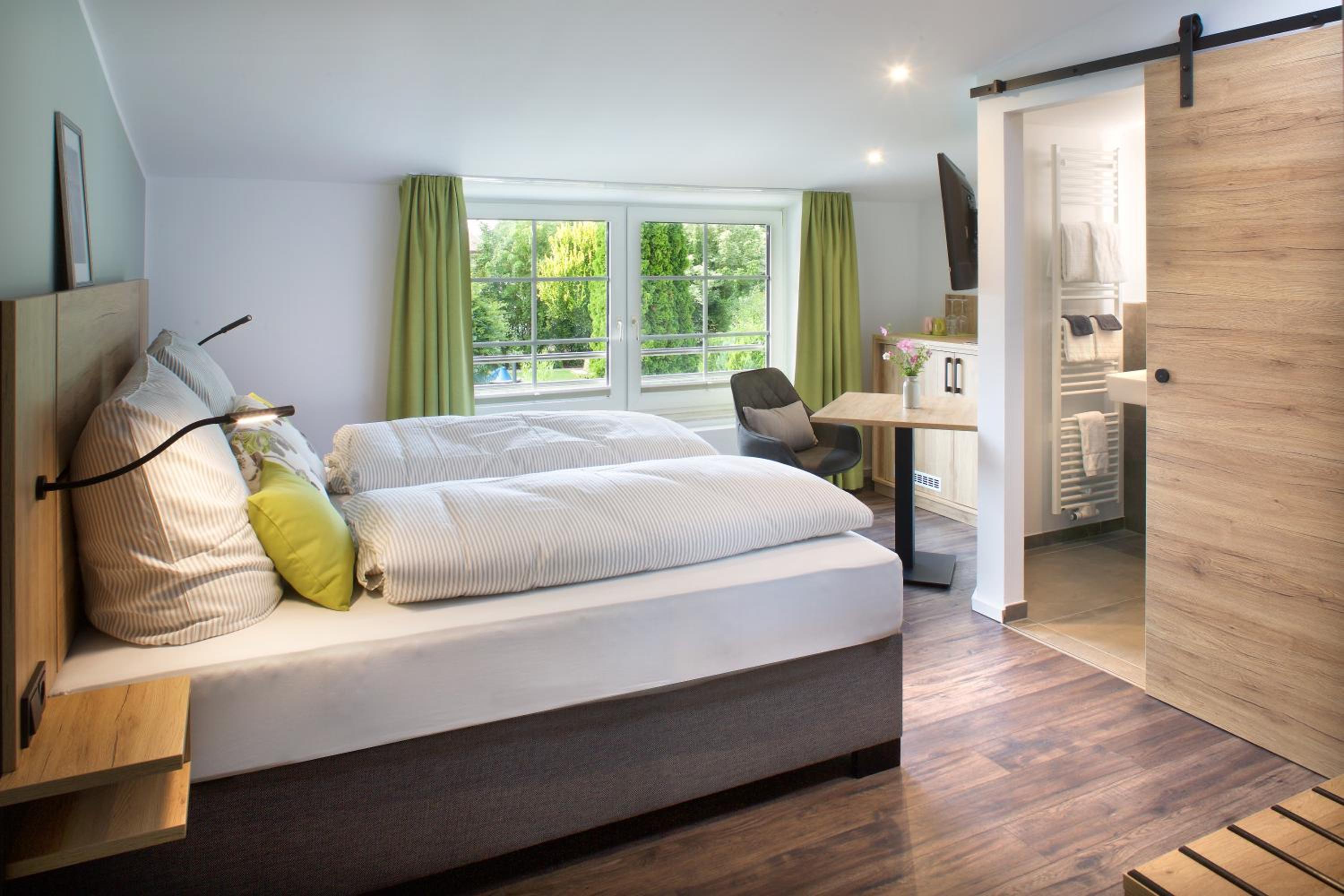 Standard Double Room - Photo 2