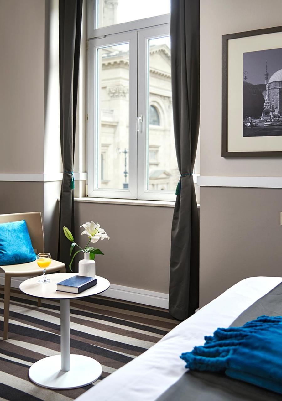 Deluxe Room with City View - Photo 3