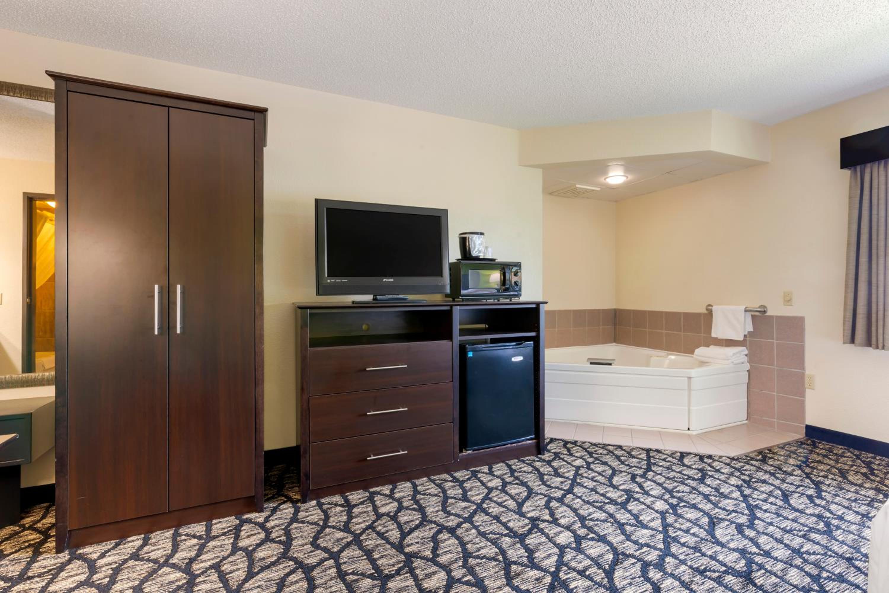 King Suite In Room Whirlpool with Sofabed - Non Smoking photo 3
