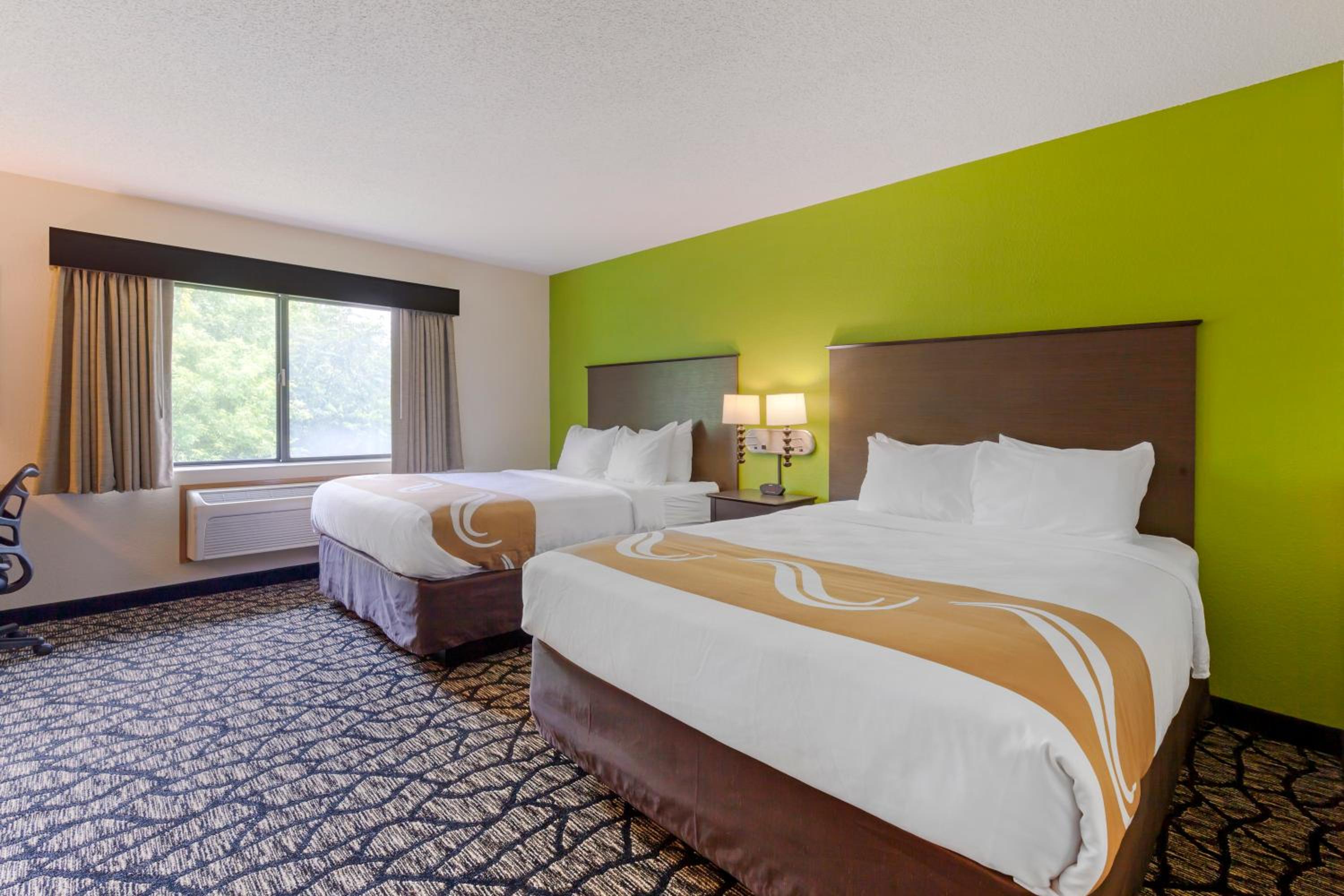 Standard Queen Room with Two Queen Beds - Non Smoking  photo 2