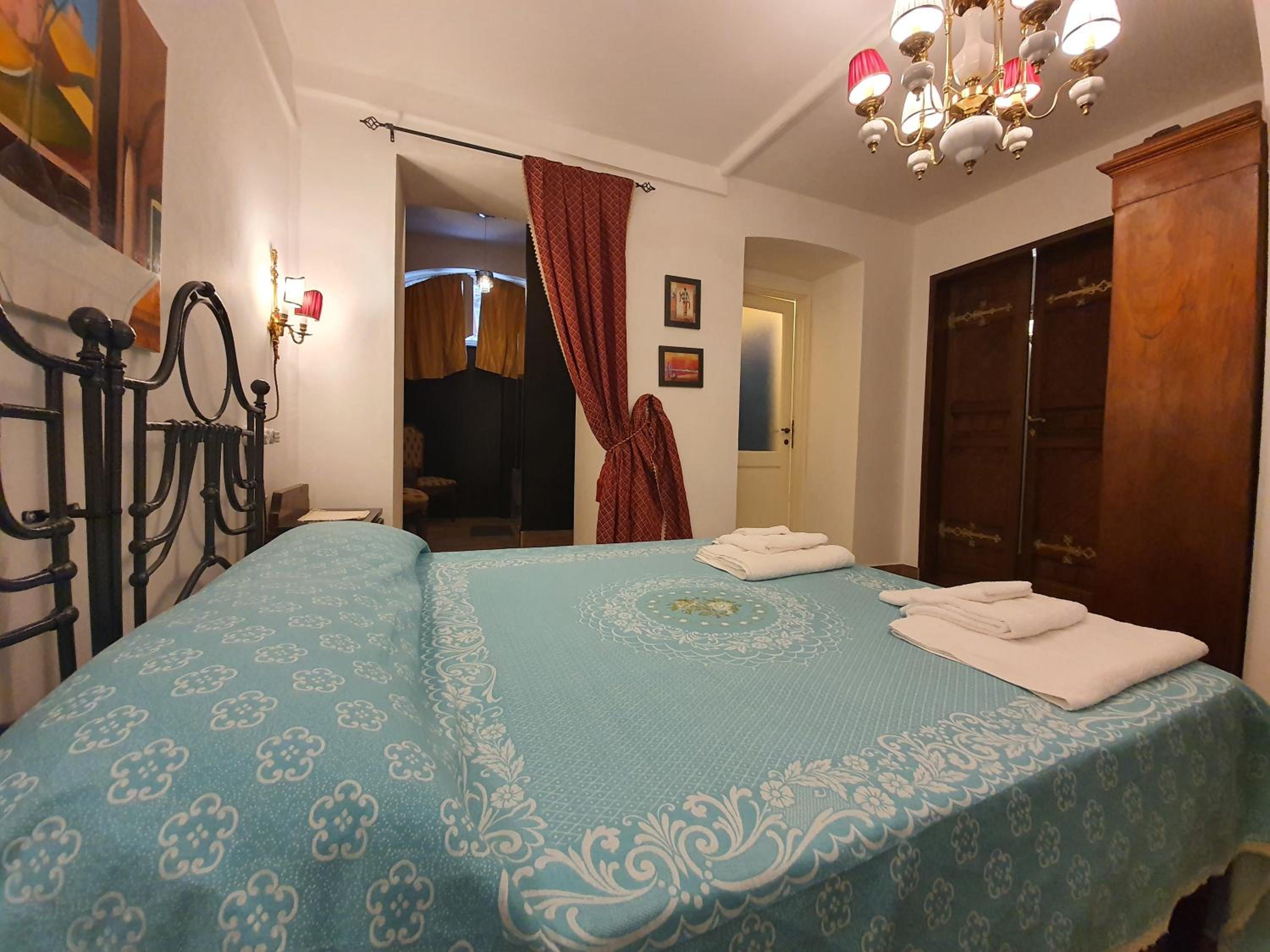 Double Room - Photo 3