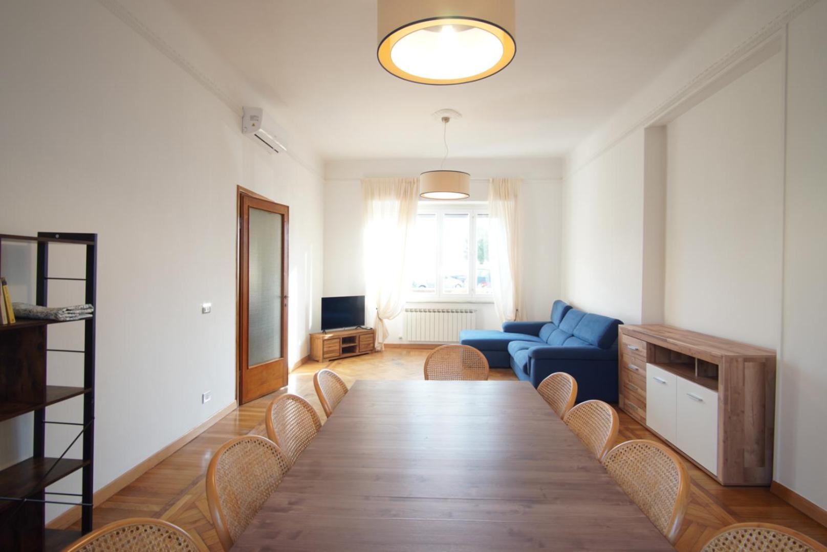 Apartamento de Quatro Quartos - Edifício Separado