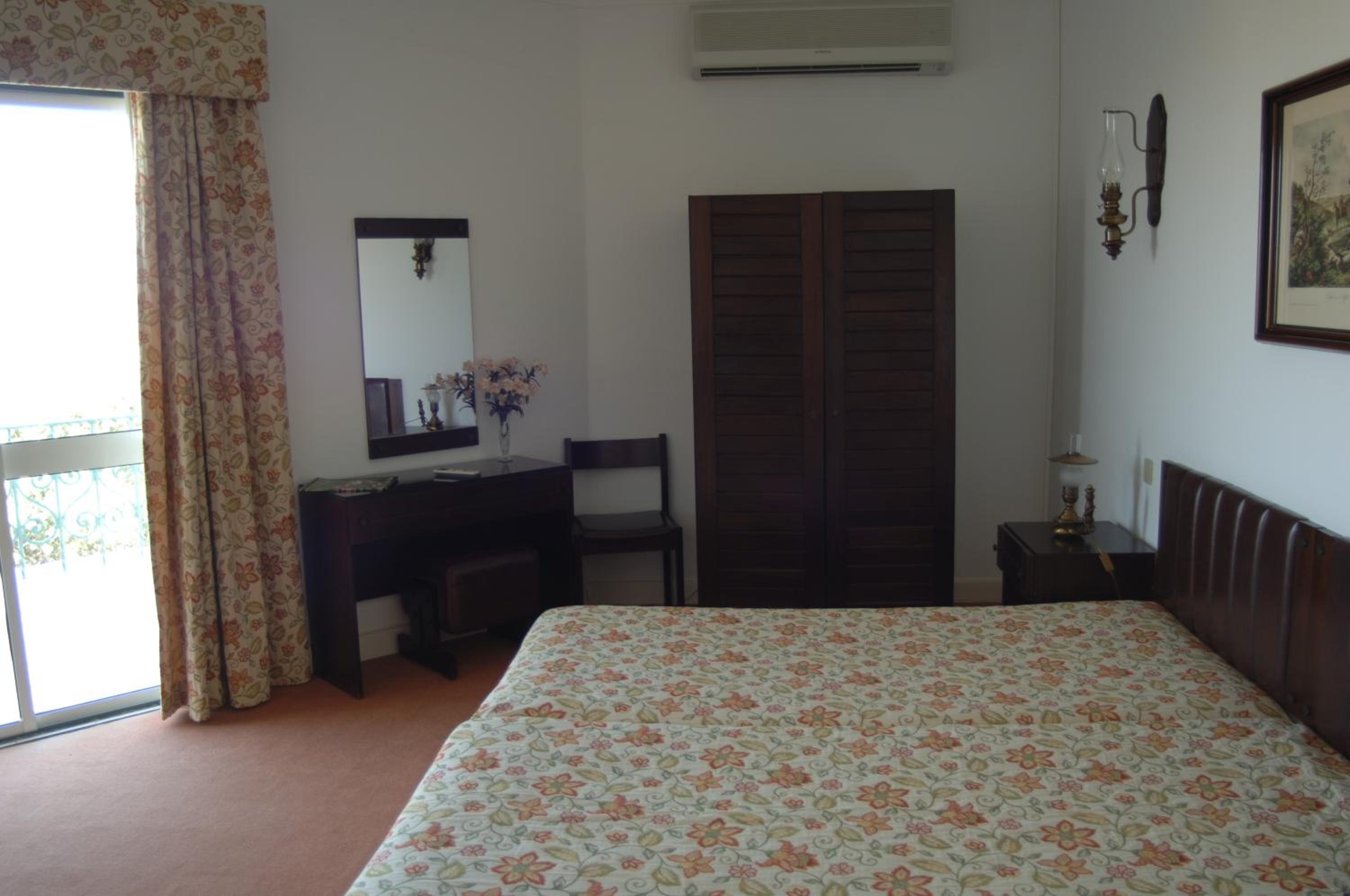 Twin Room - Photo 1