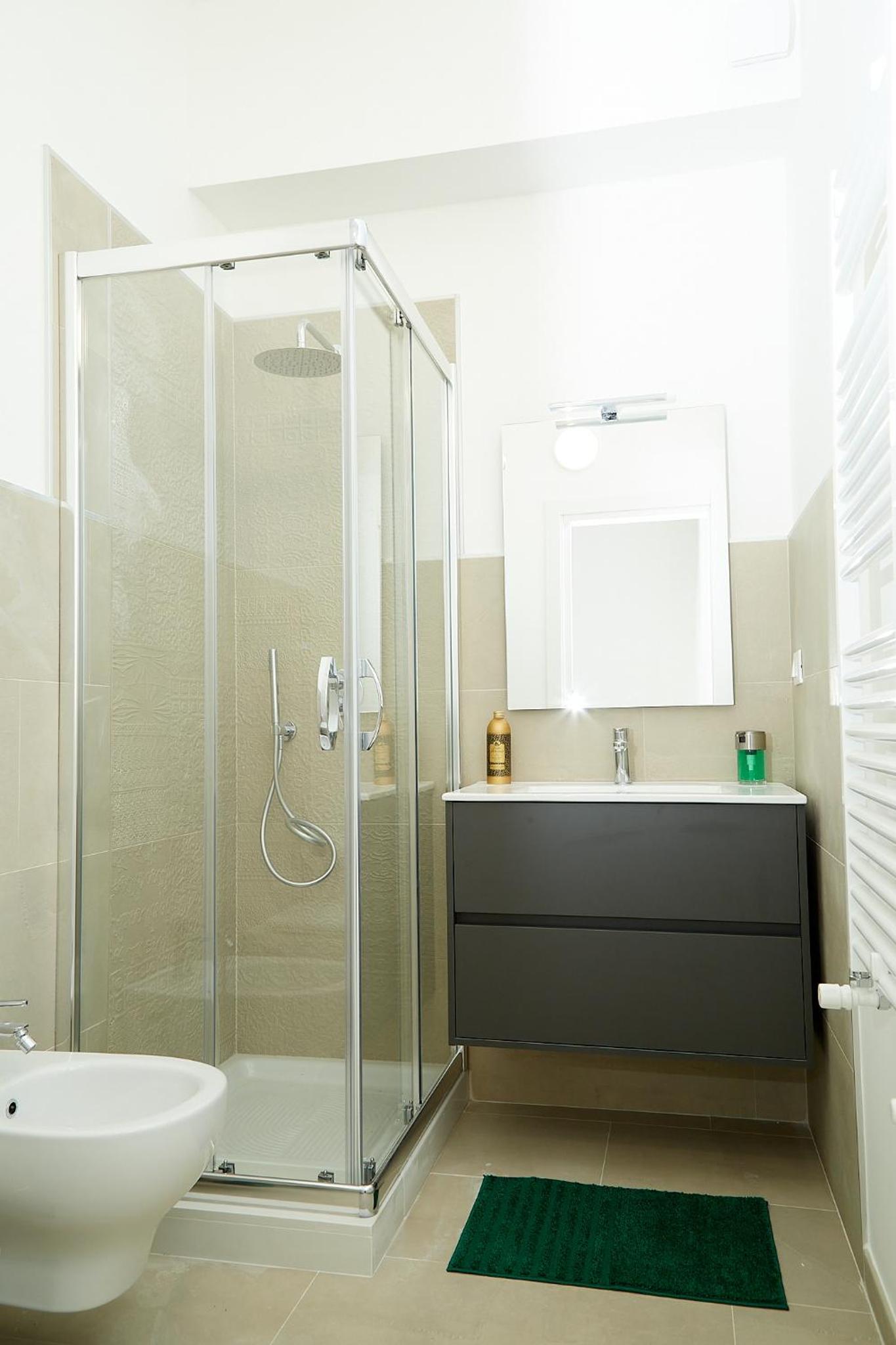 Double Room with Private Bathroom - Photo 2