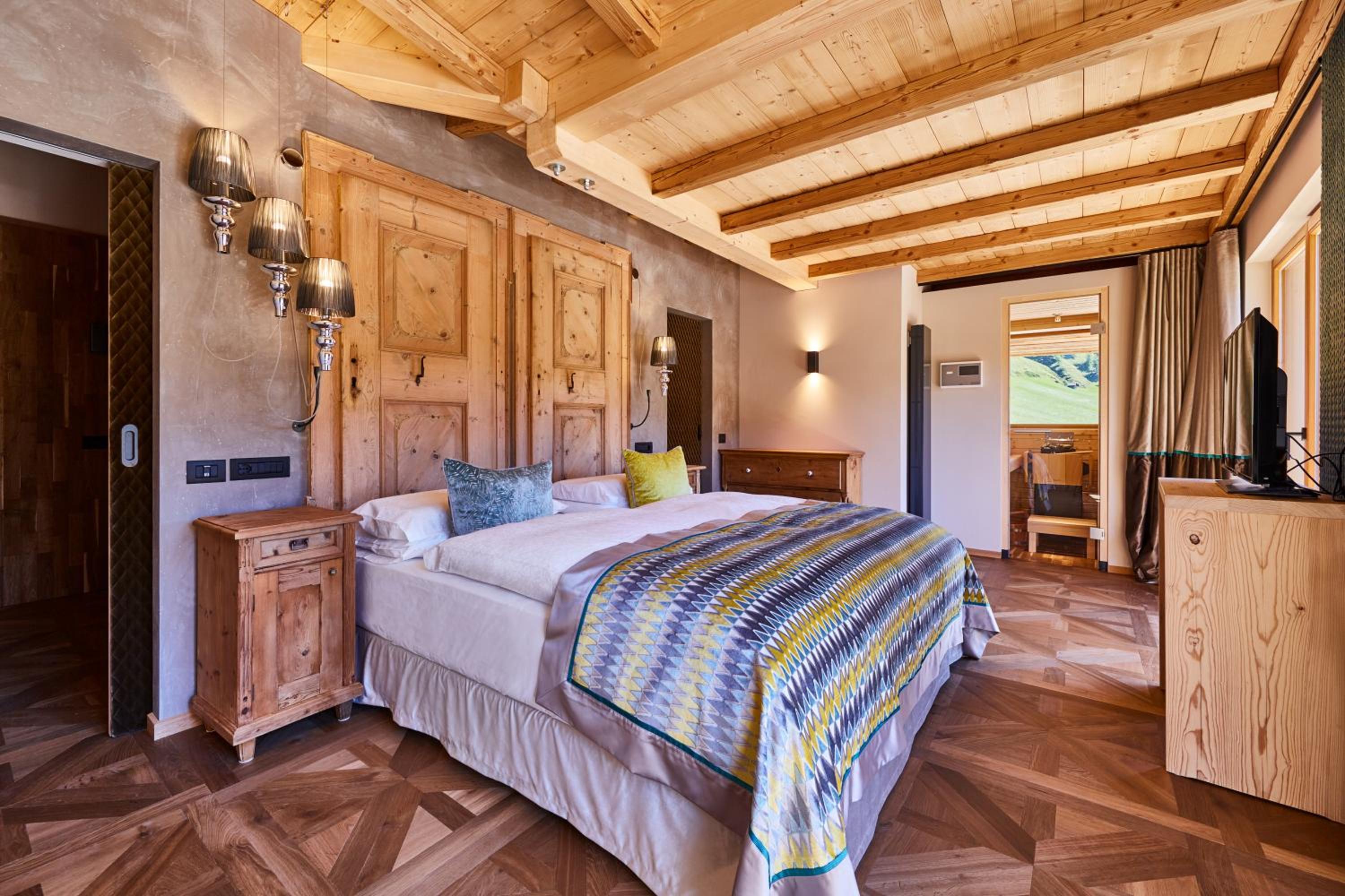 Queen Room with Spa Bath