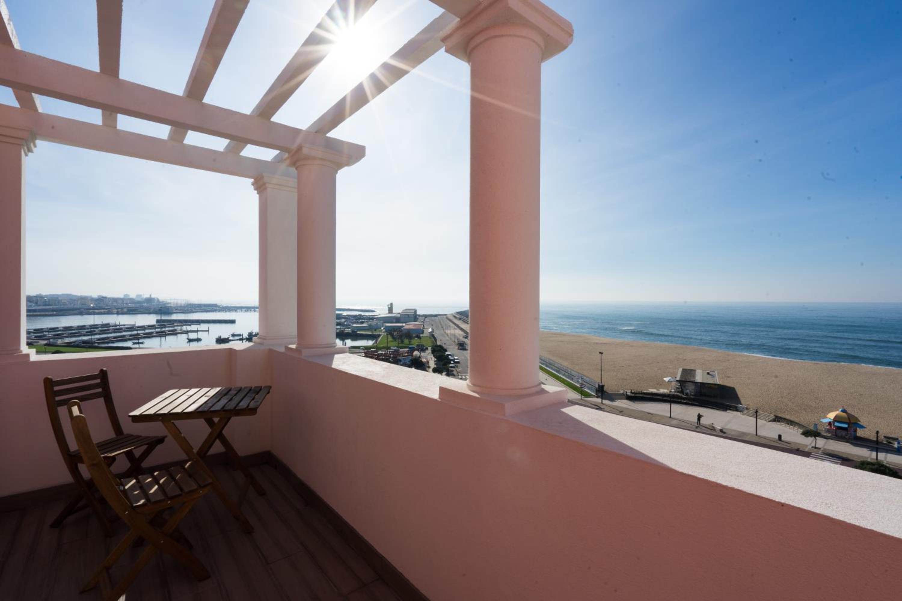 Deluxe Suite with Sea View - Photo 2