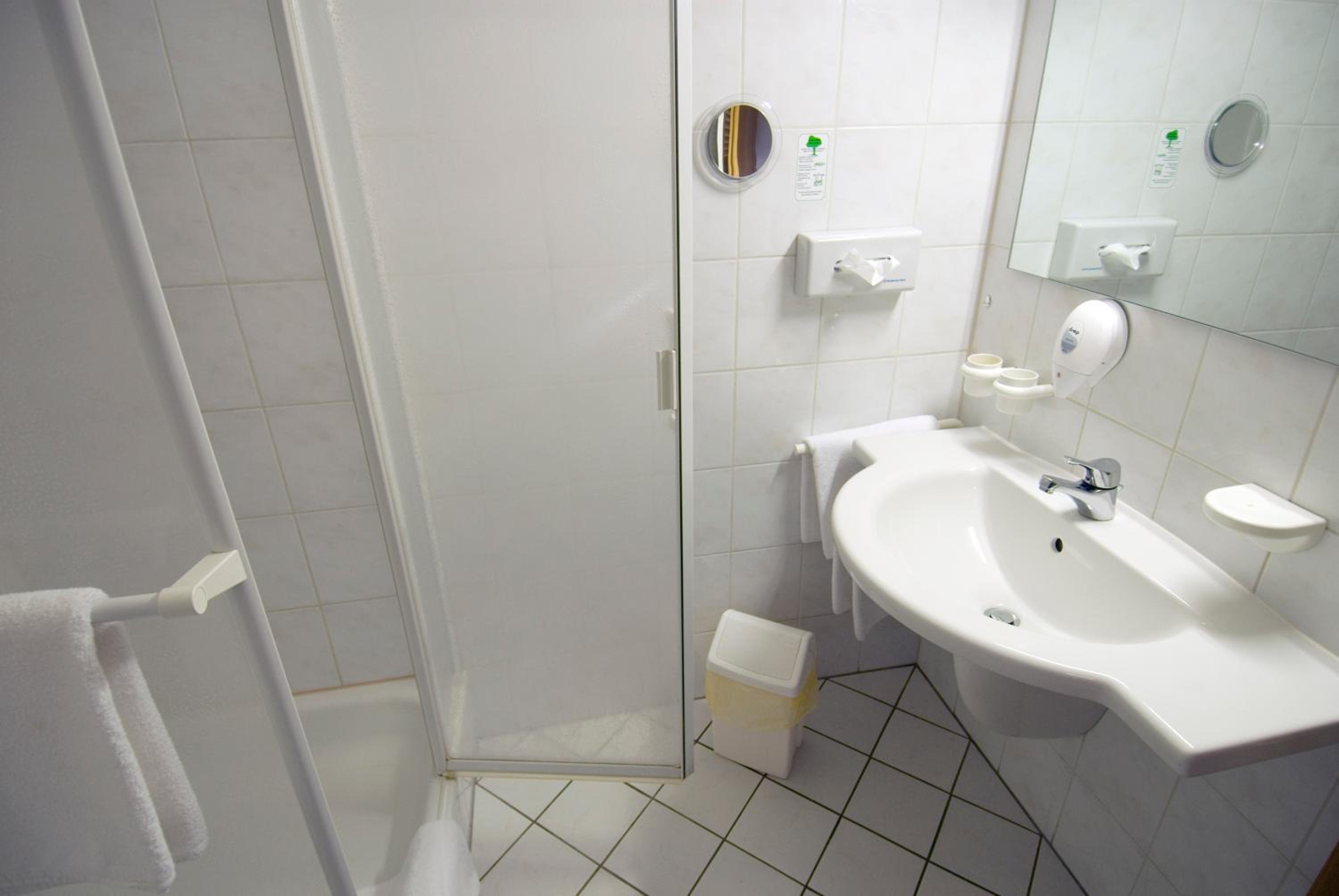 Standard Double Room - Photo 3