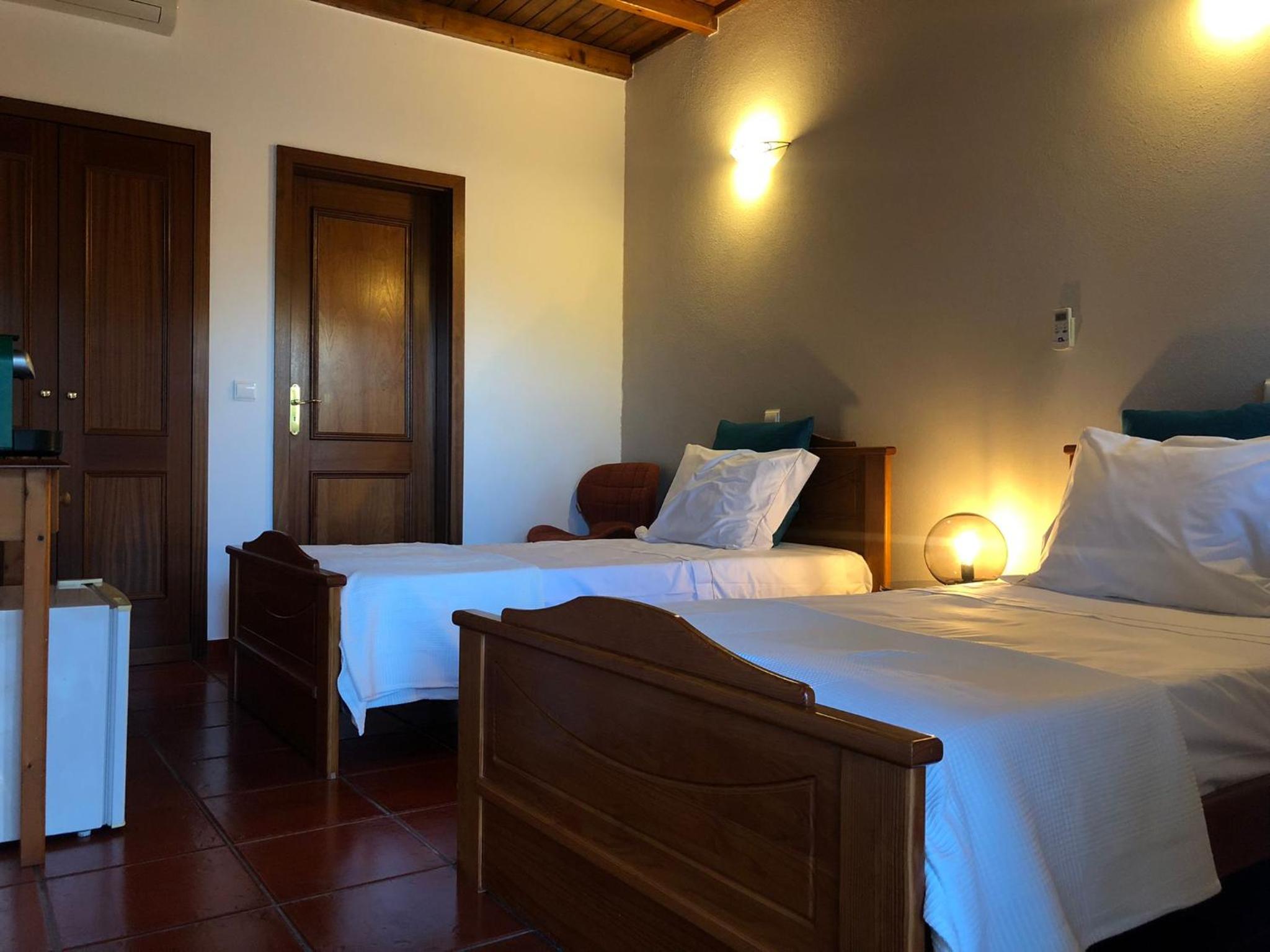 Twin Room with Private Bathroom - Photo 1