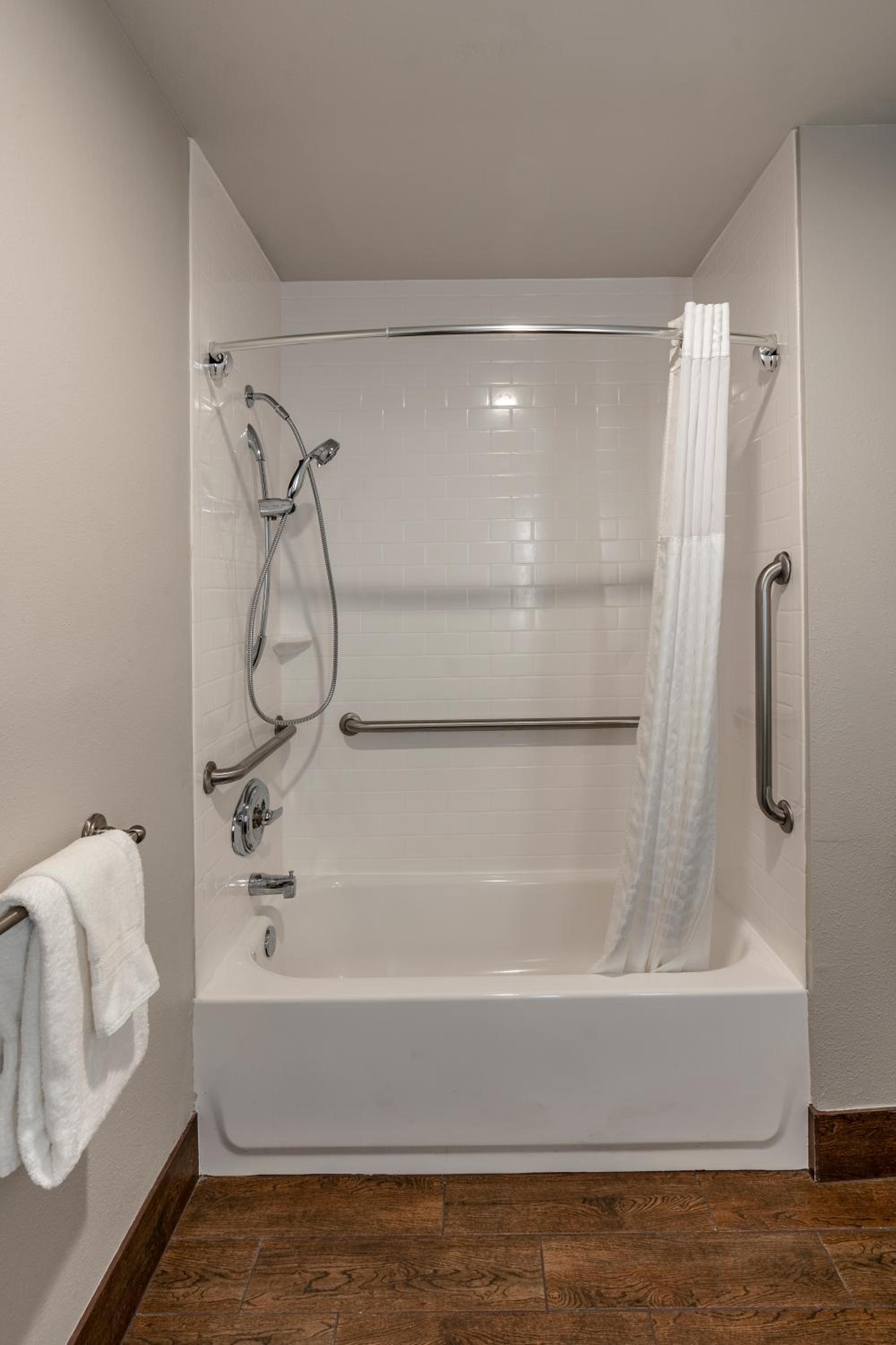 King Room - Accessible/Non-Smoking - Photo 3