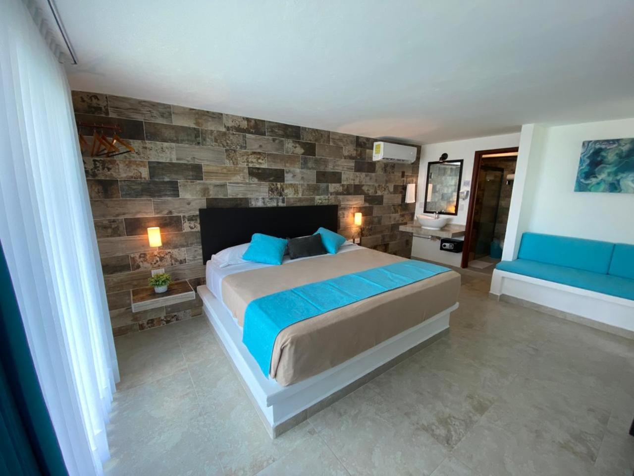Family Room with Lake View - Photo 1
