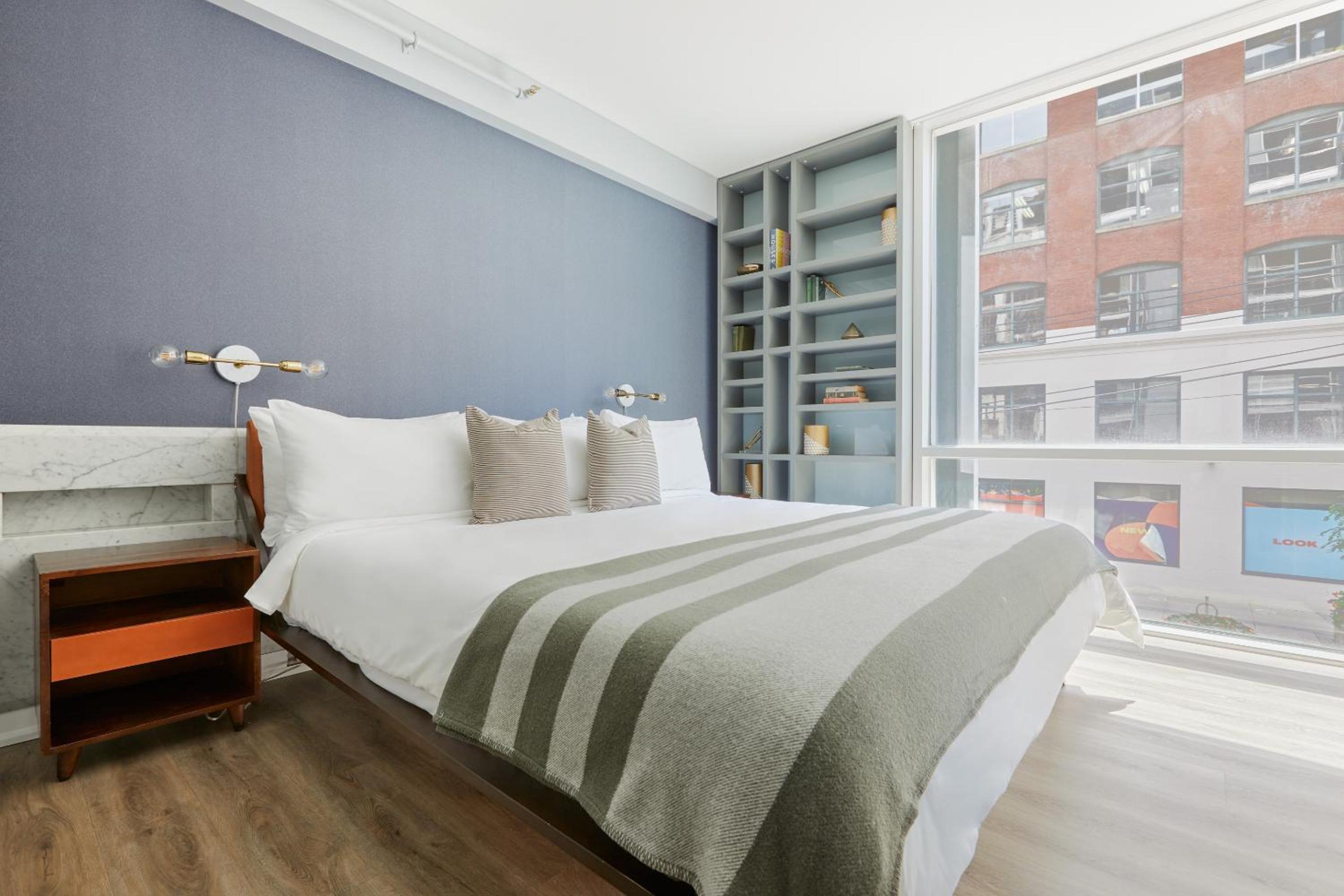 Standard Suite, 1 King Bed