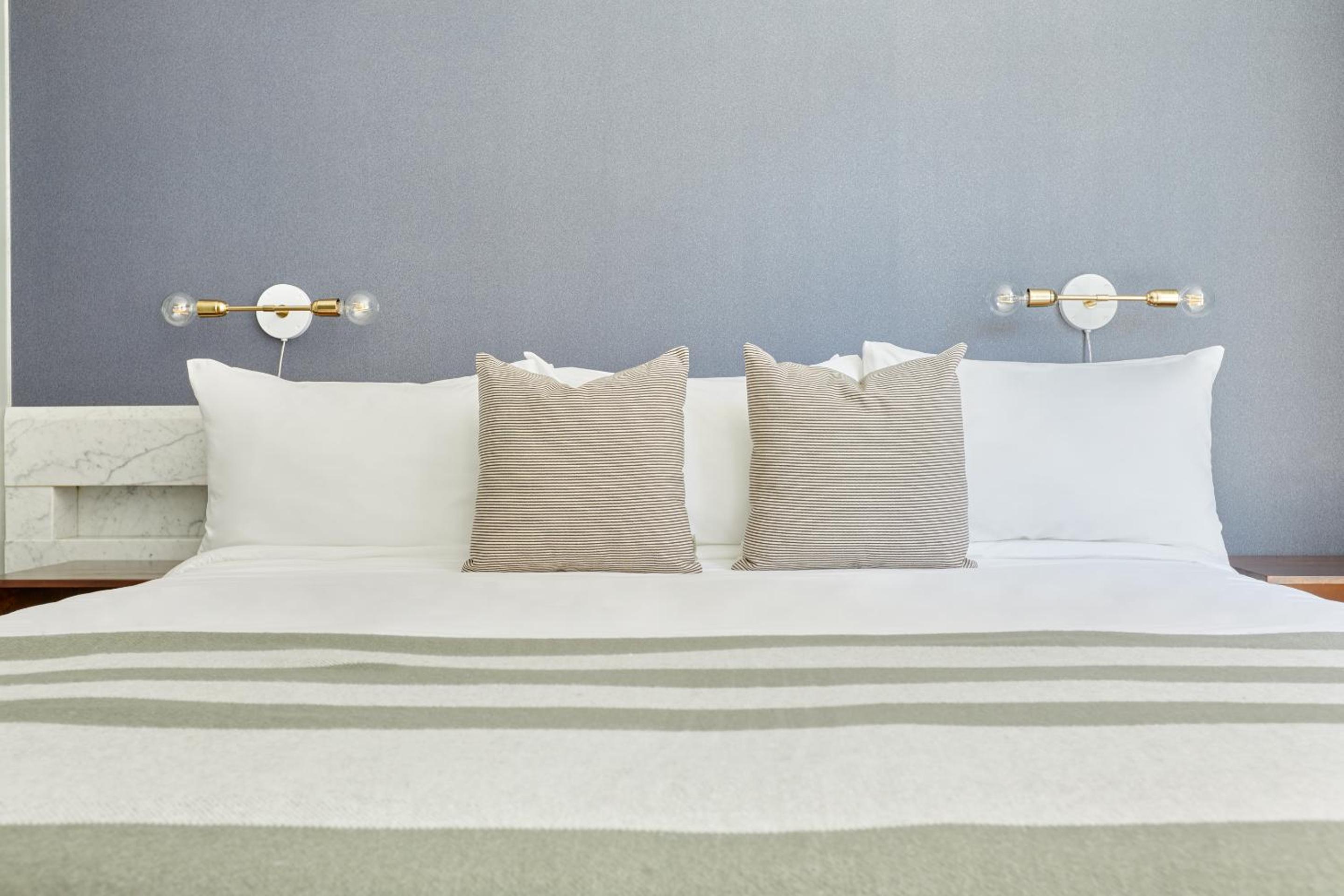 Standard Suite, 1 King Bed