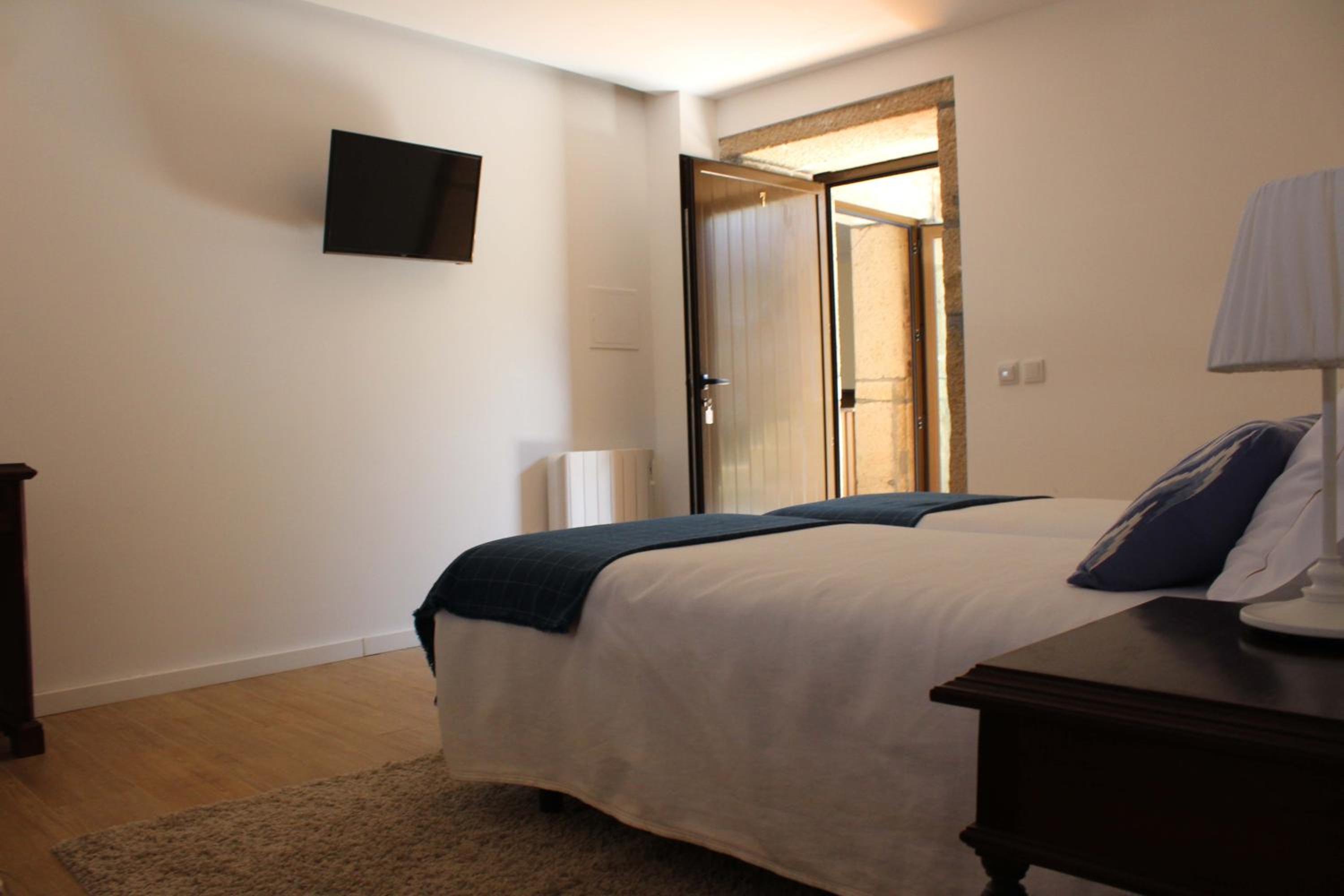 Twin Room with Private Bathroom photo 1