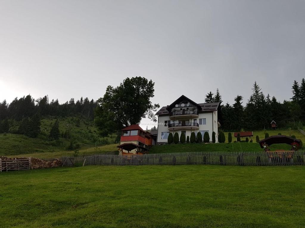 Villa photo 3