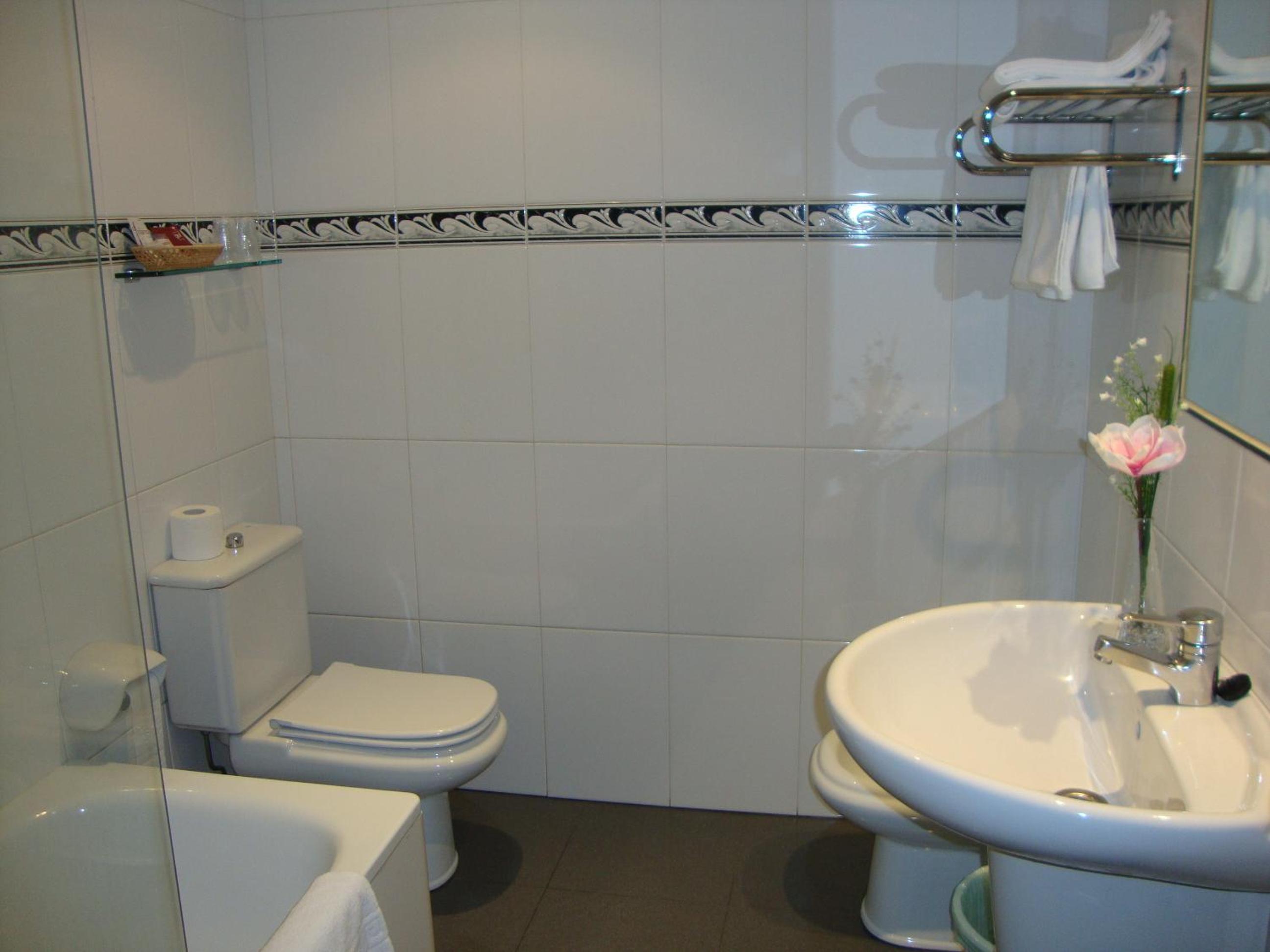 Economy Double or Twin Room photo 3