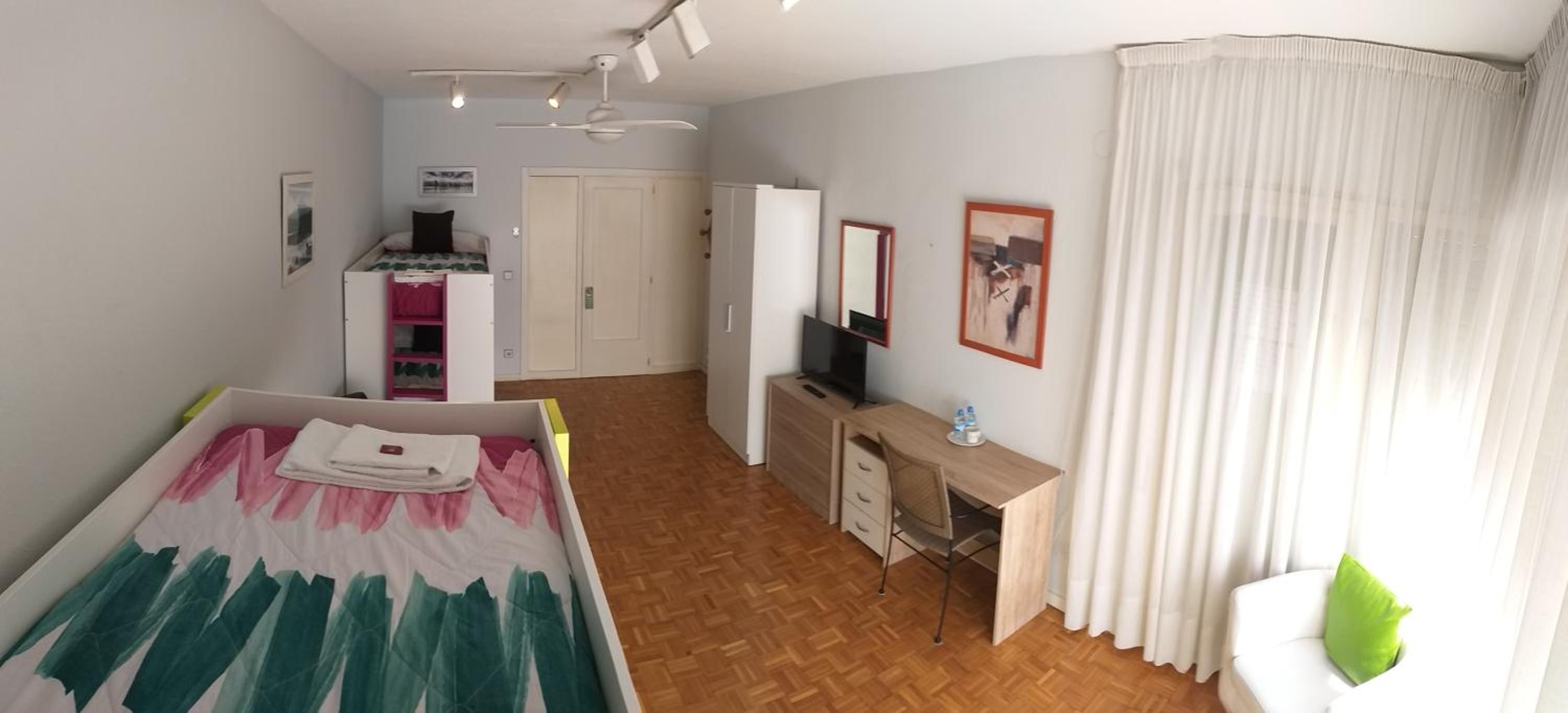 Quadruple Room with Shared Bathroom photo 2