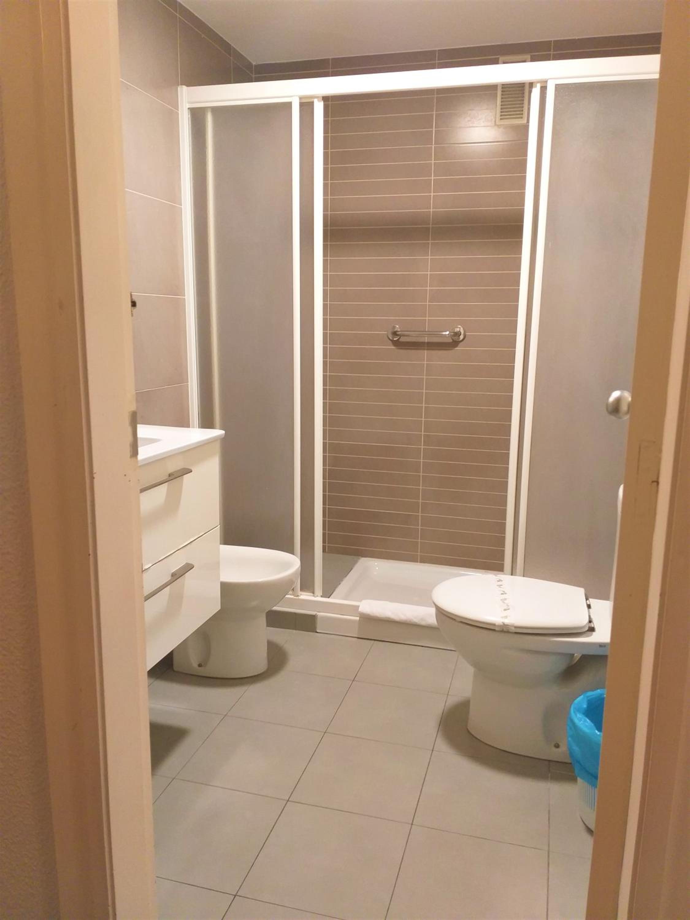Twin Room with Shared Bathroom photo 2