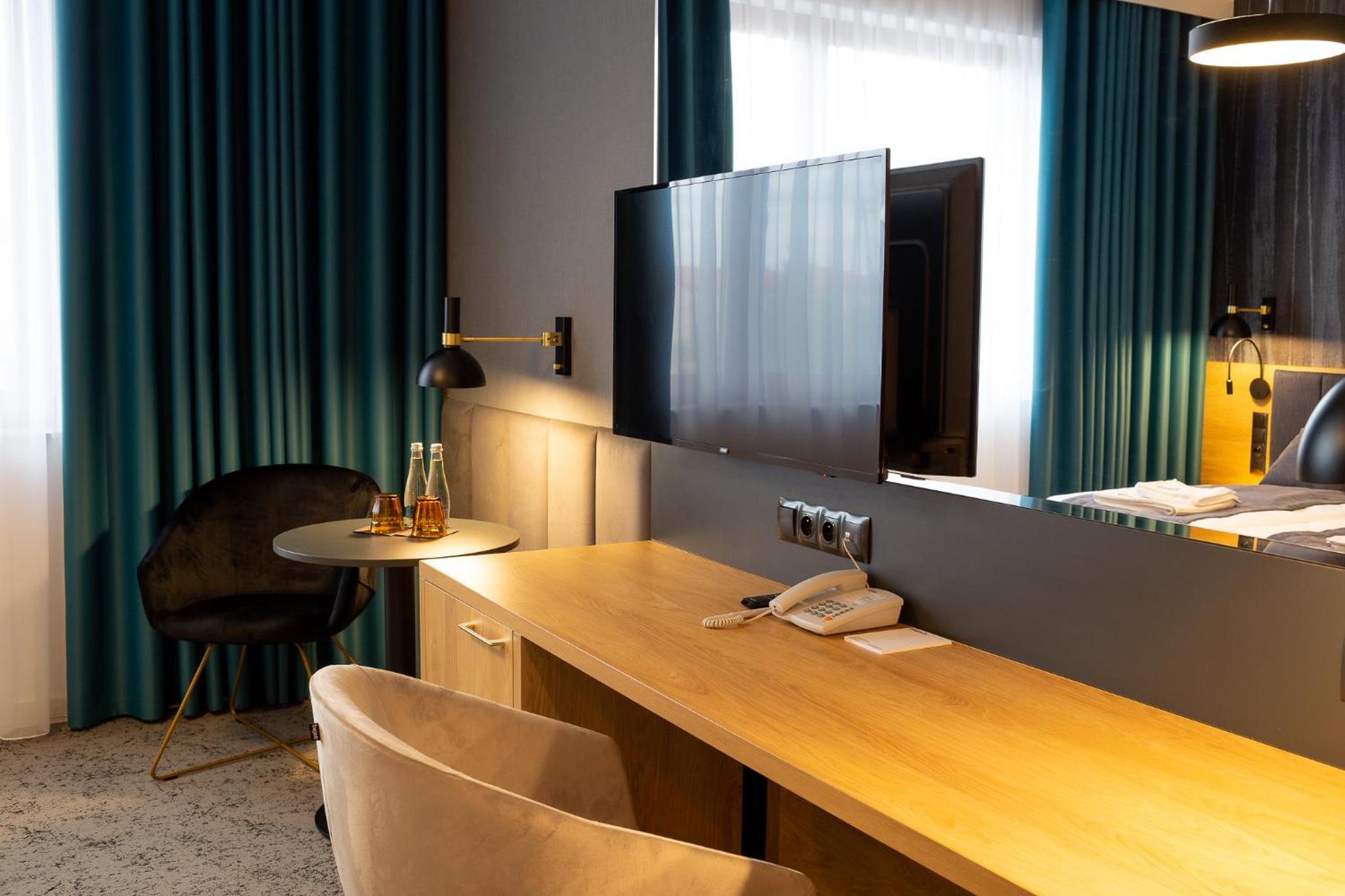 Deluxe Double or Twin Room - Photo 7