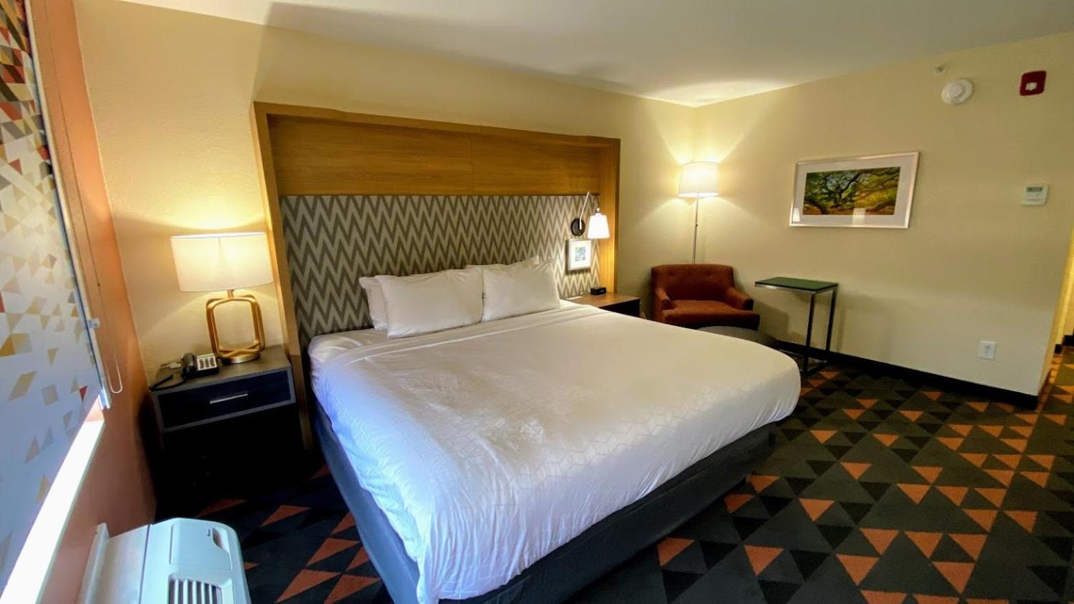 Standard King Room - Photo 3