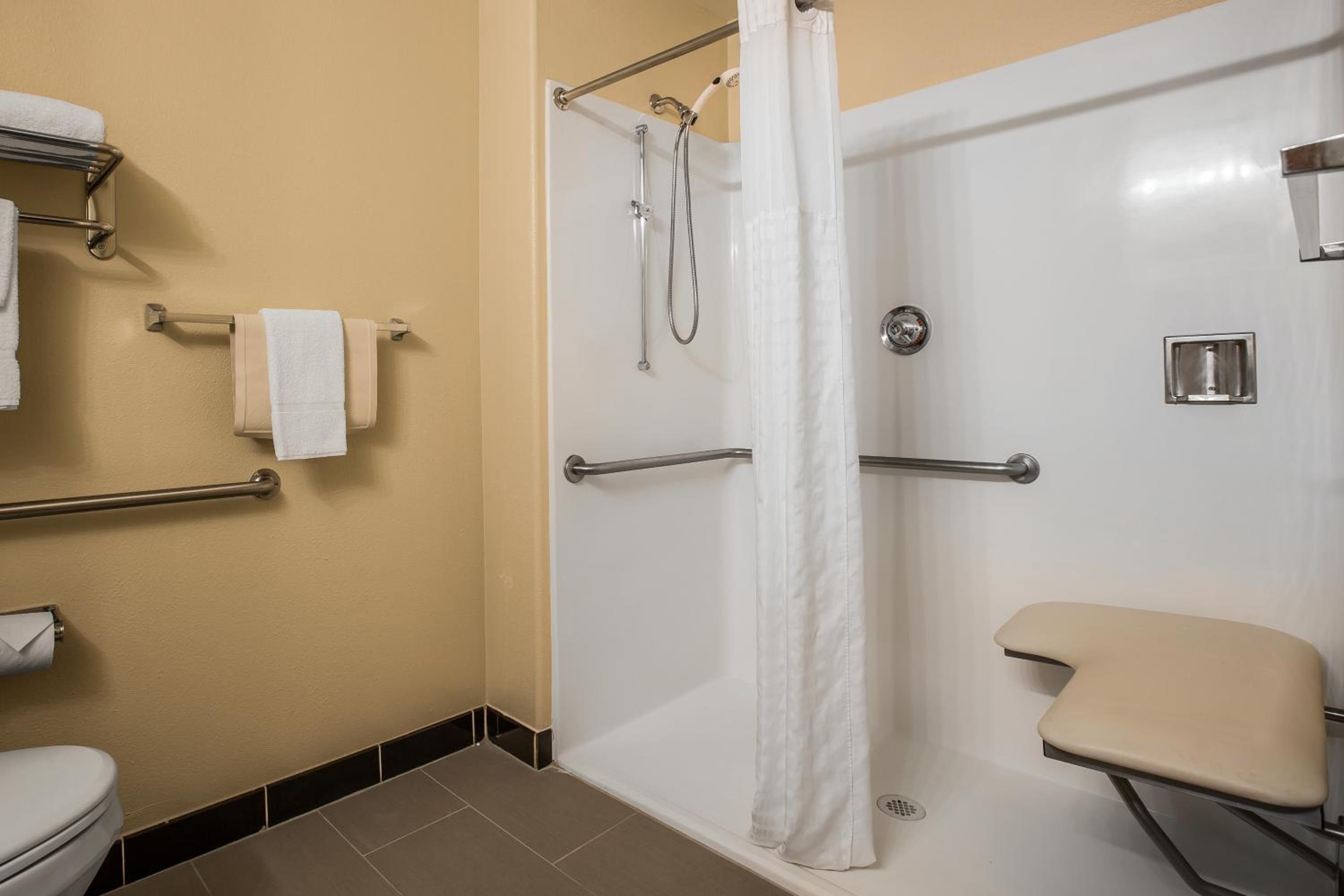 King Suite - Accessible/Non-Smoking photo 3