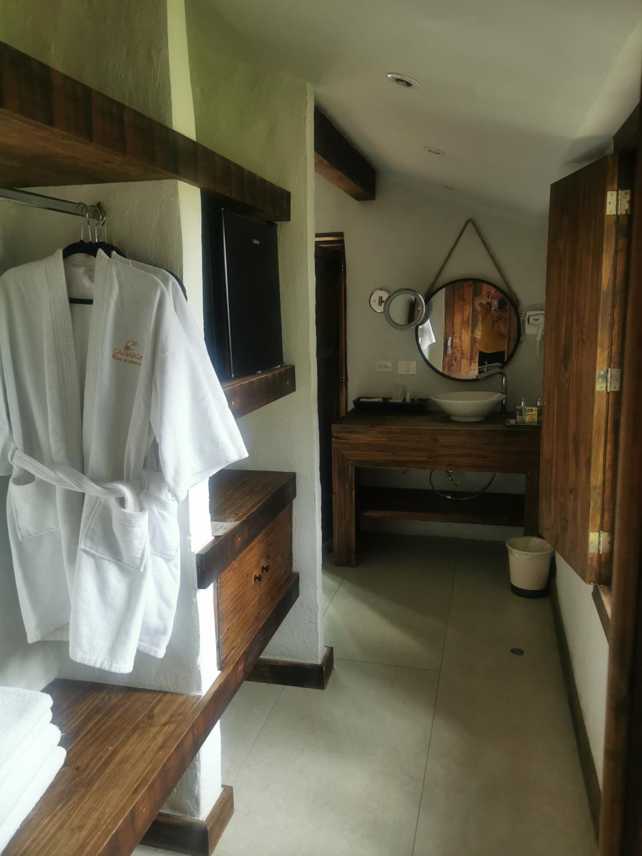 Deluxe Suite with Spa Bath - Photo 8