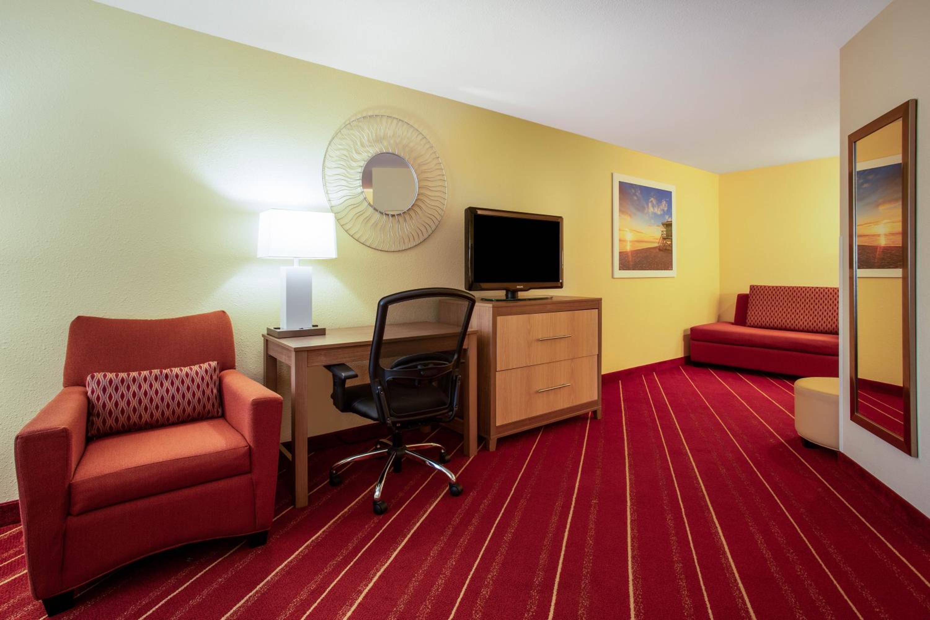 Studio Suite with Two Queen Beds - Non-Smoking - Photo 9