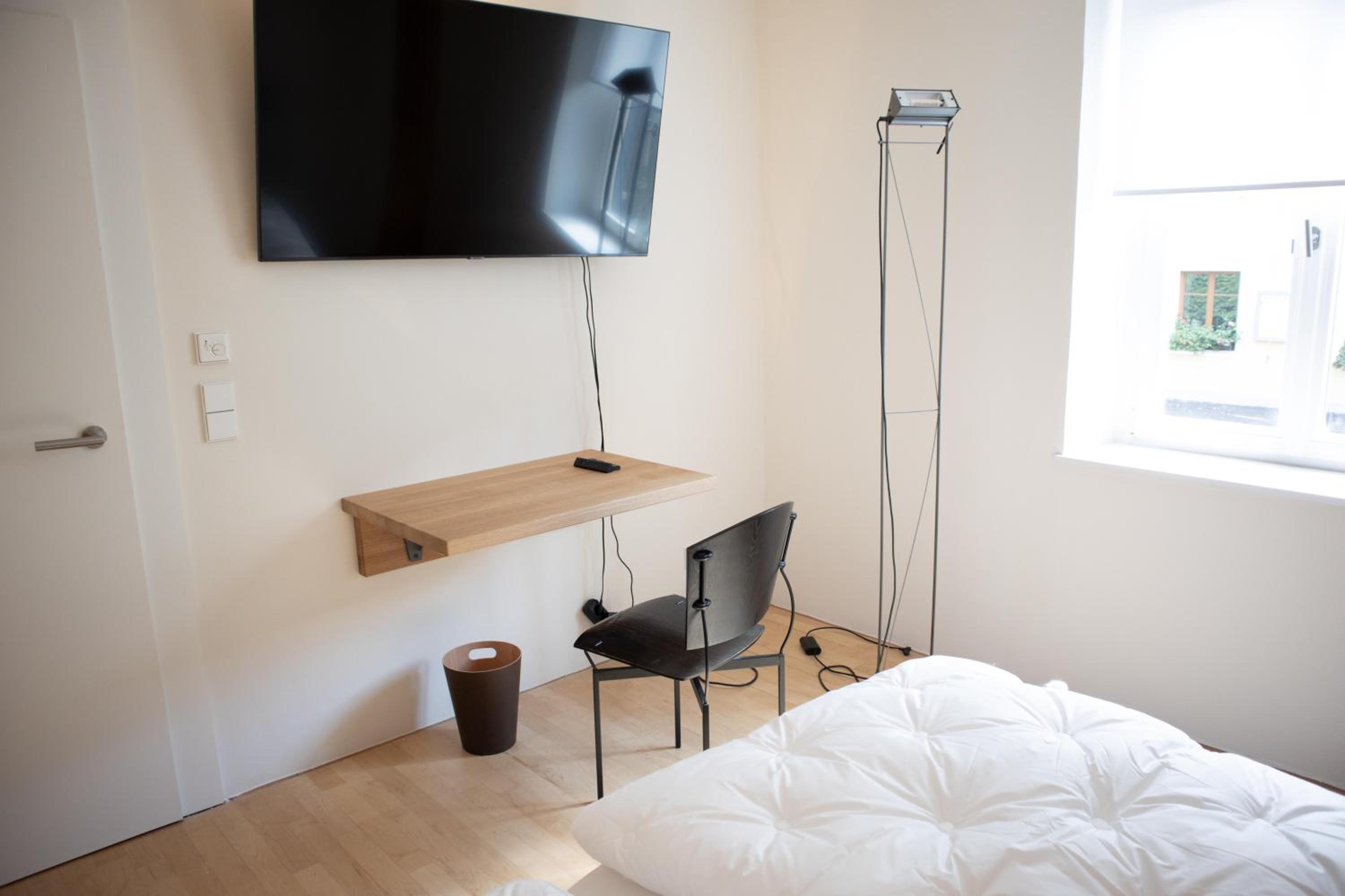 Double Room with Shared Bathroom photo 2