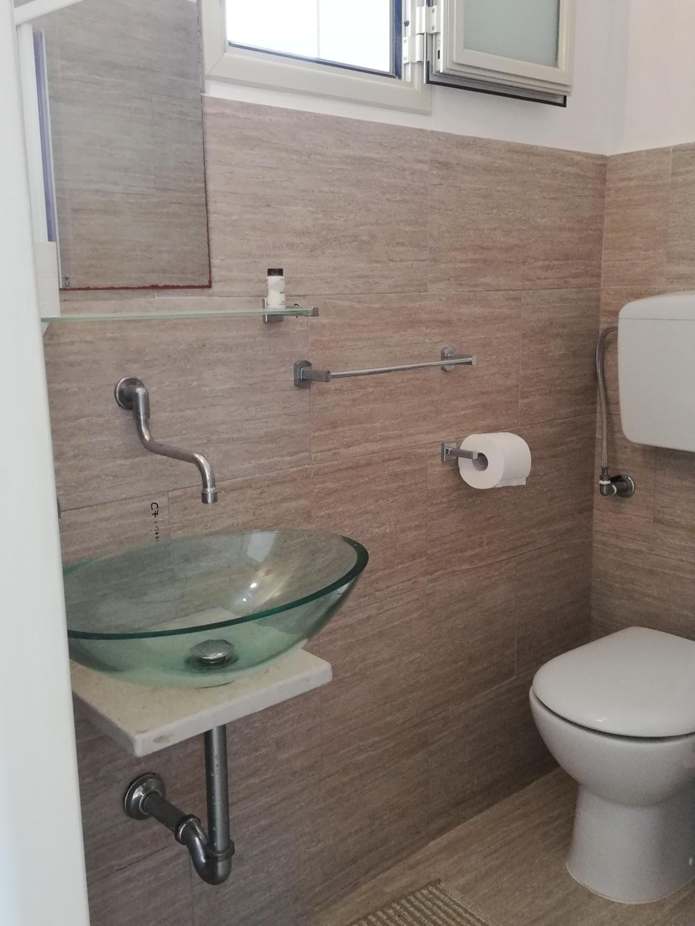 Double Room - Photo 5