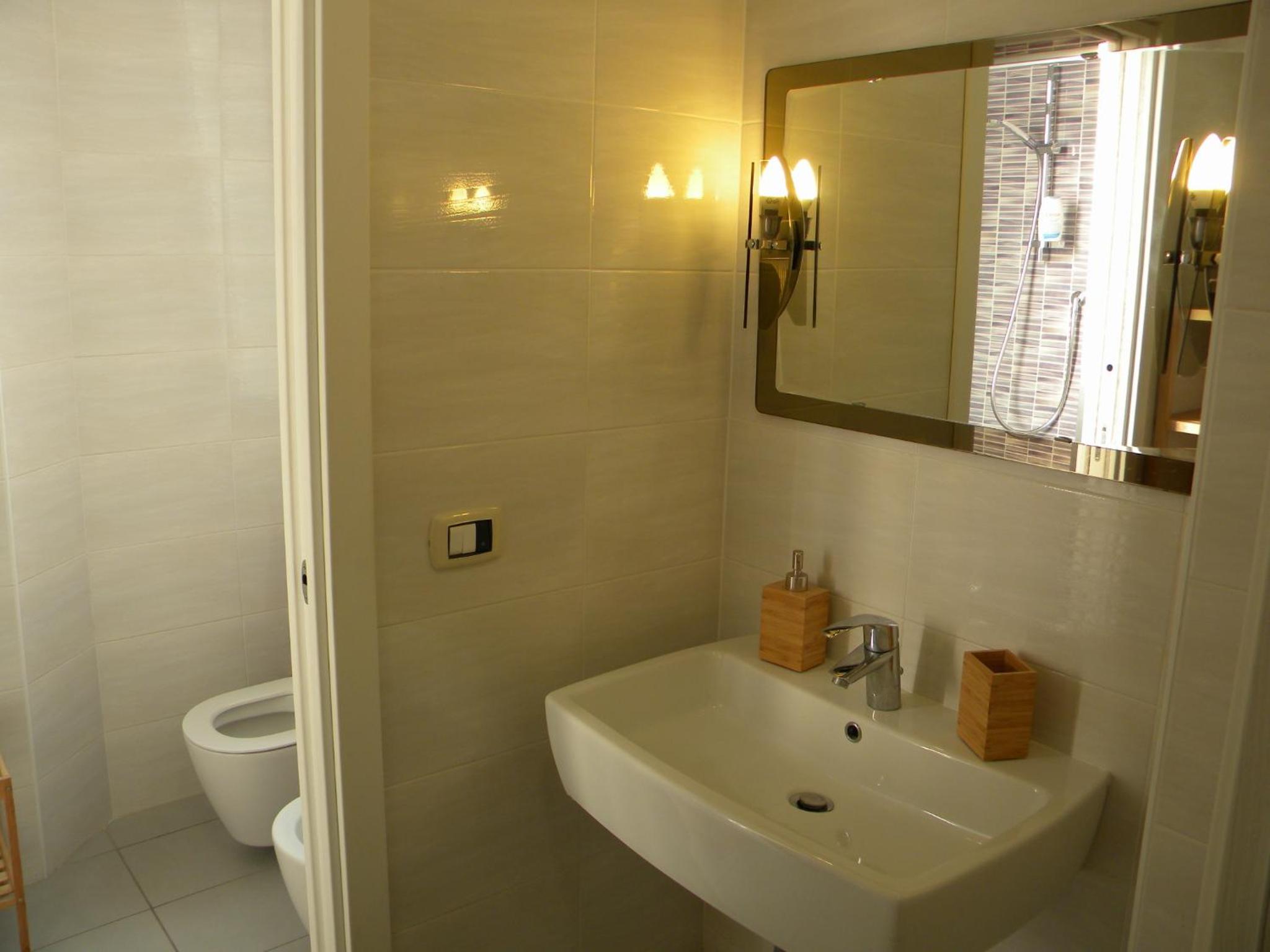 Queen Room - Photo 15