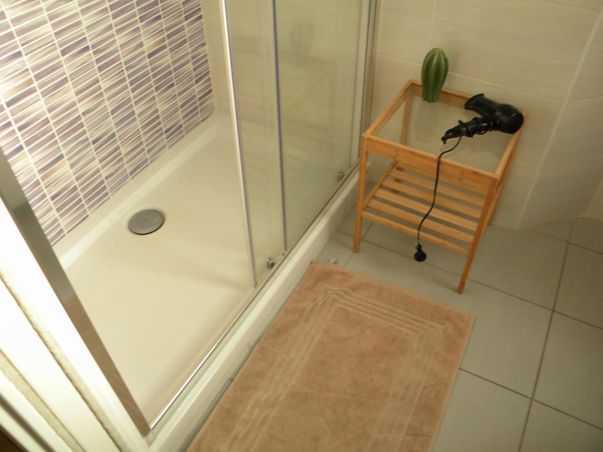 Queen Room - Photo 16