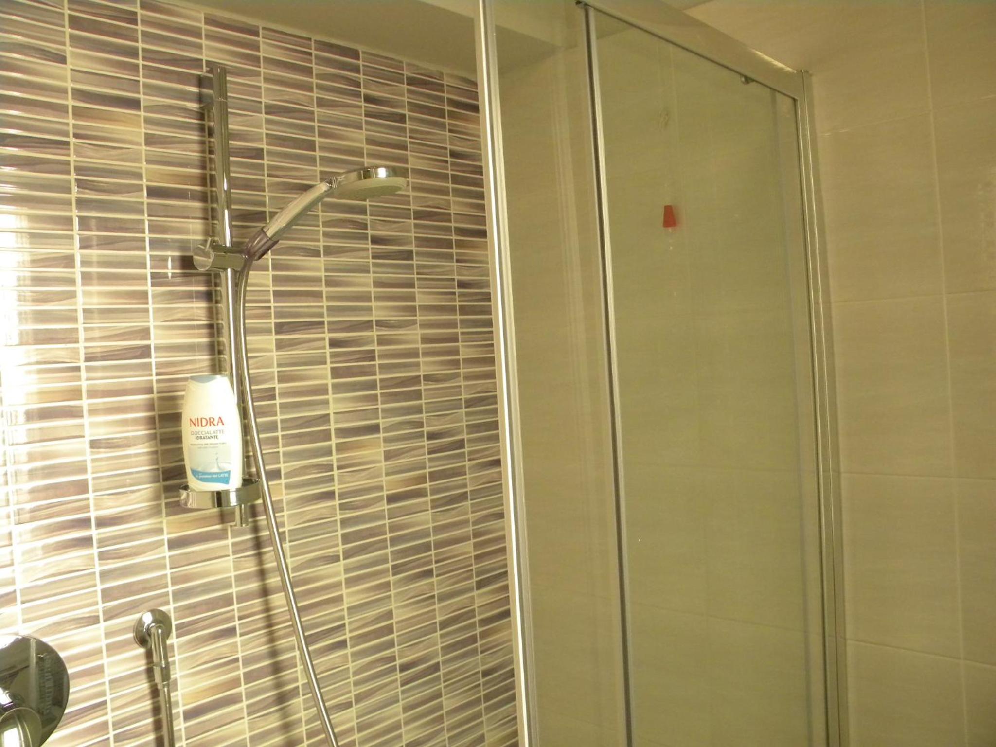 Queen Room - Photo 11