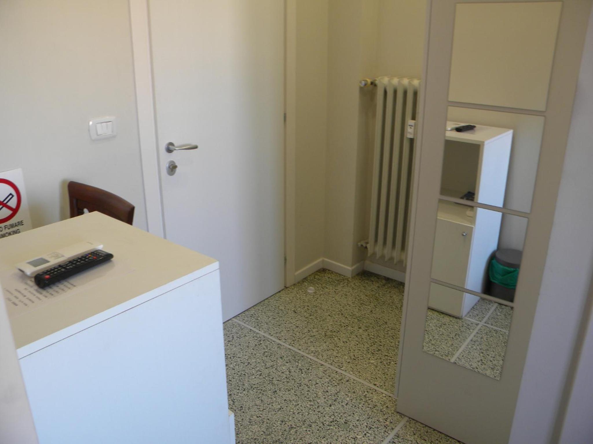 Double Room with Private Bathroom - Photo 4