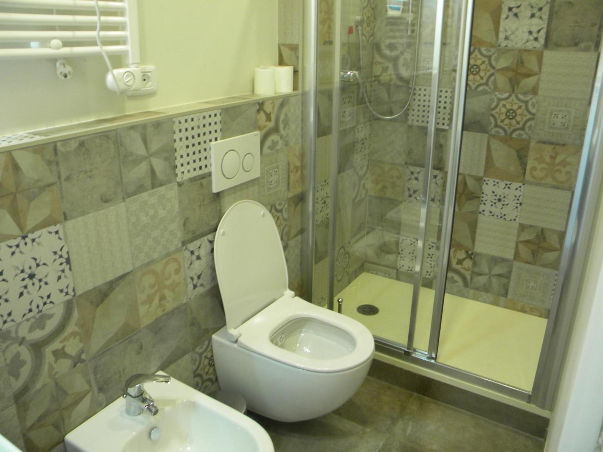 Double Room with Private Bathroom - Photo 2