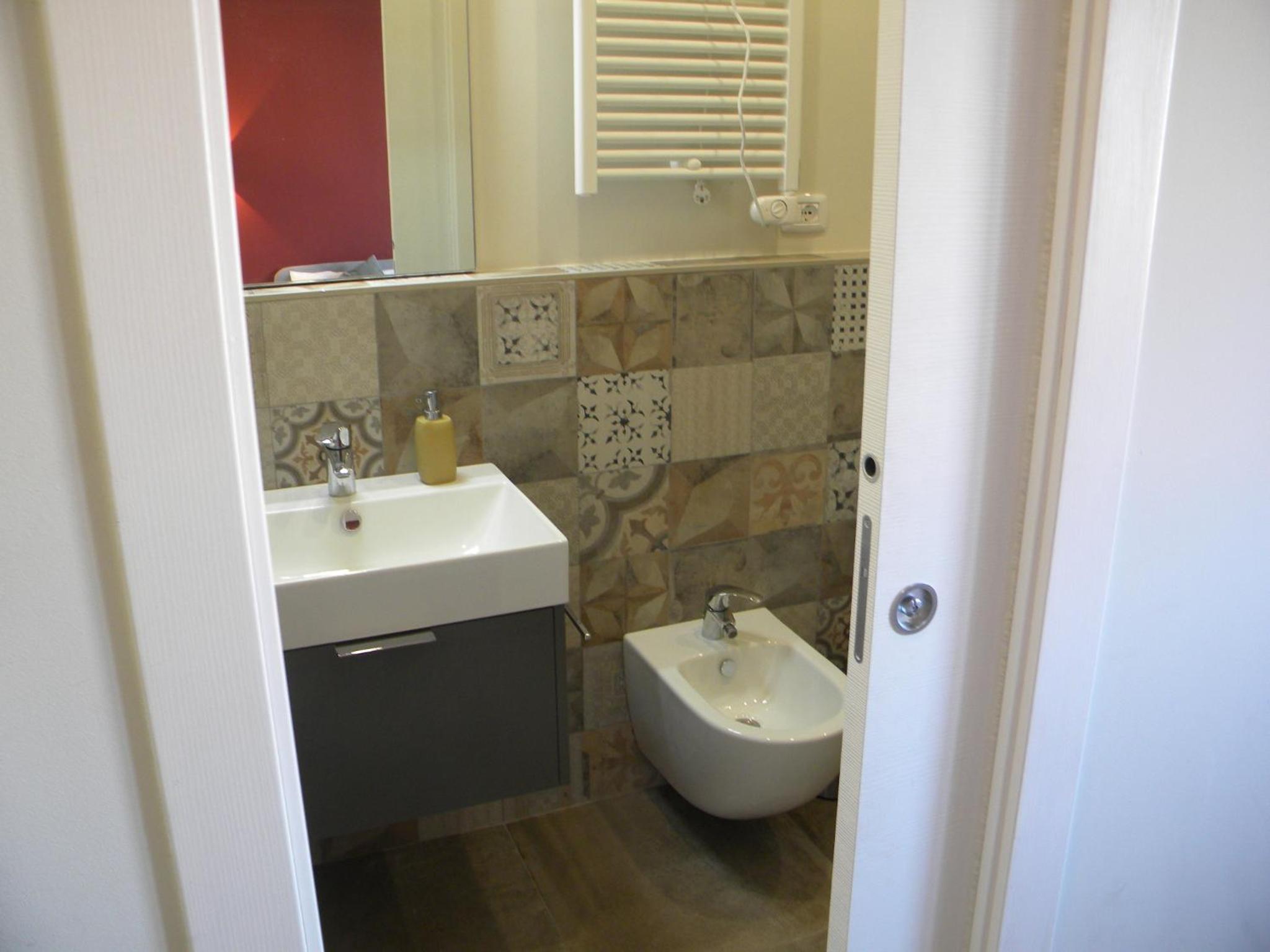 Double Room with Private Bathroom - Photo 3