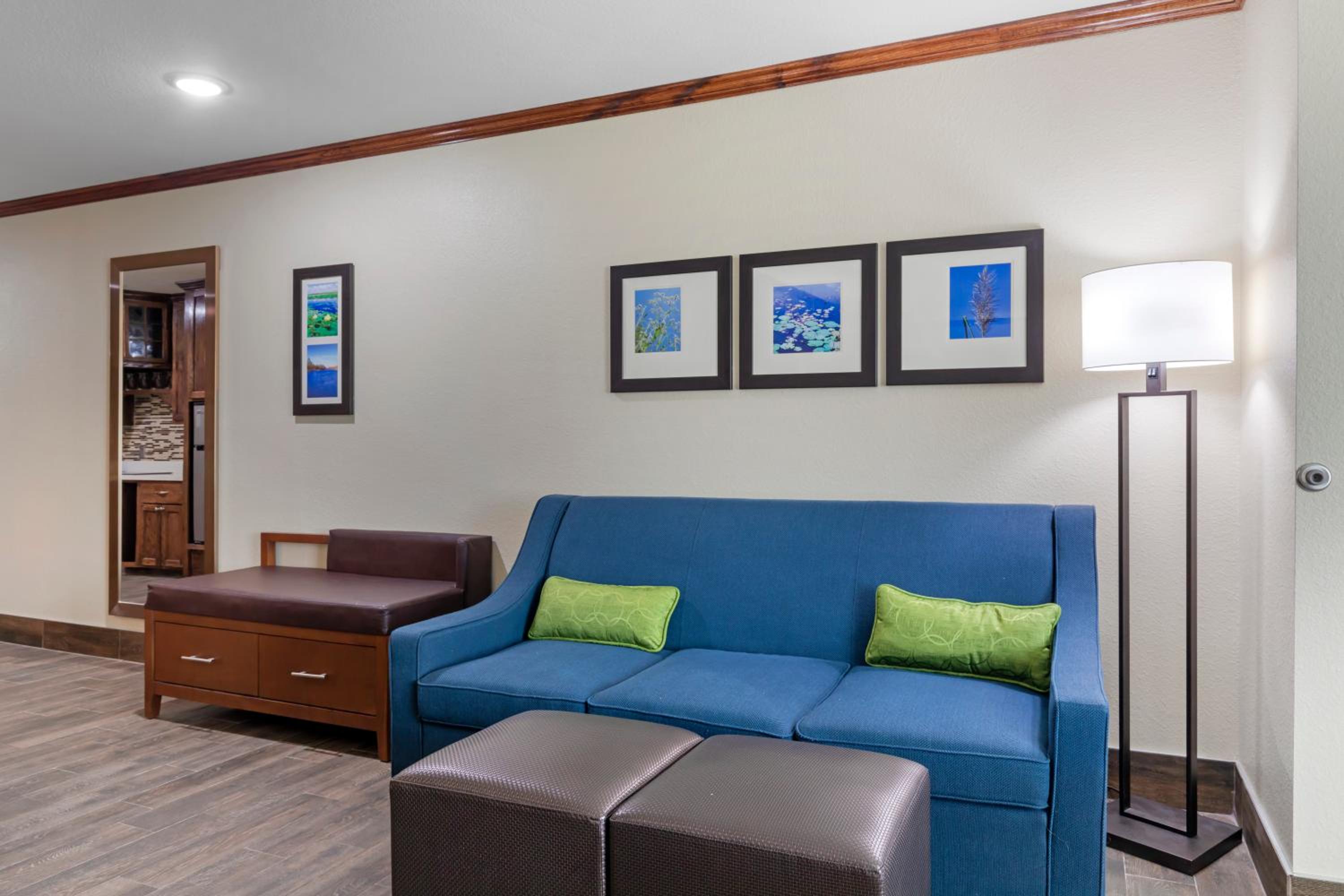 Accessible Efficiency Suite with Two Queen Beds and Sofa Bed - Non Smoking - Photo 12