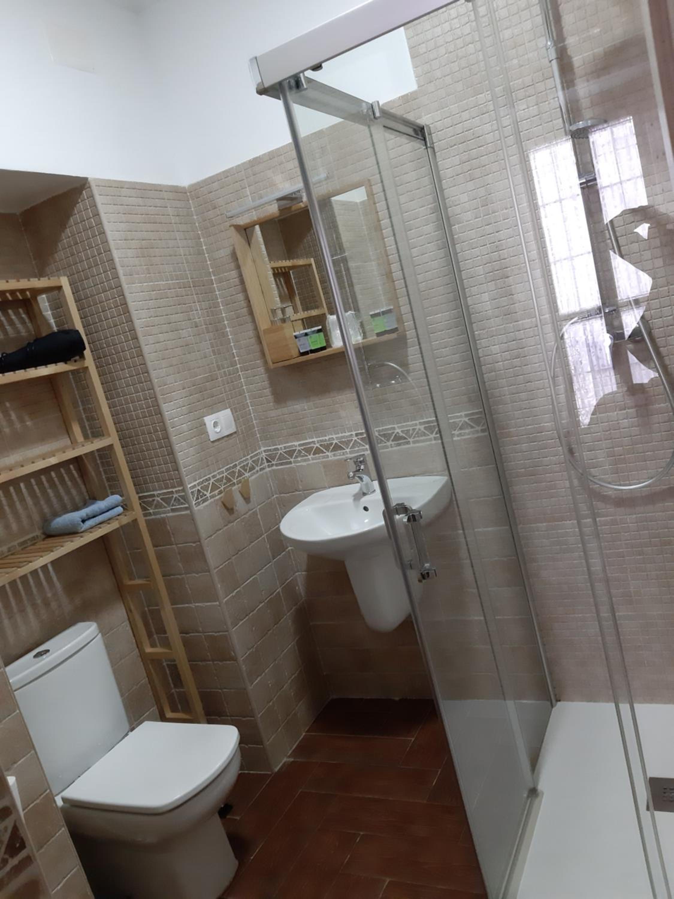 Double Room with Private Bathroom photo 3