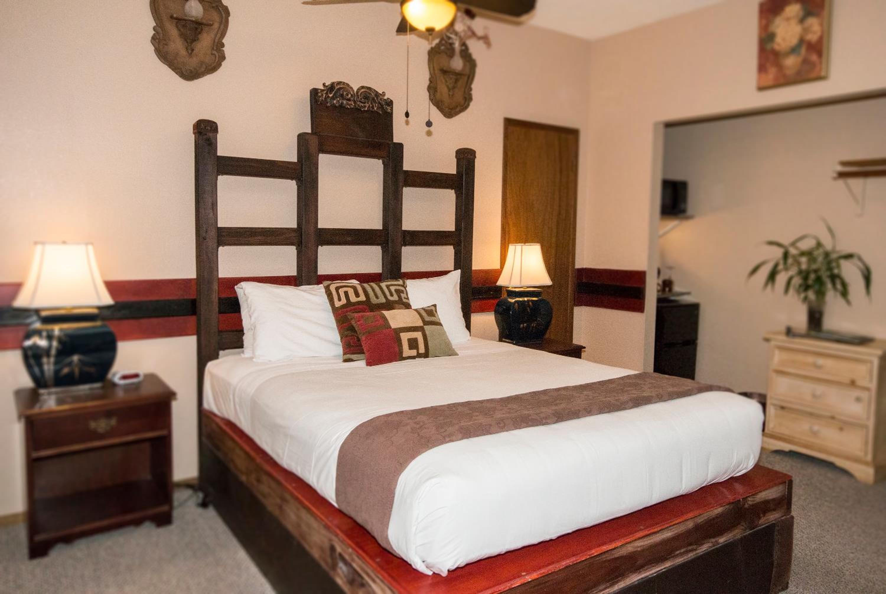 Queen Room with Garden View - Photo 10
