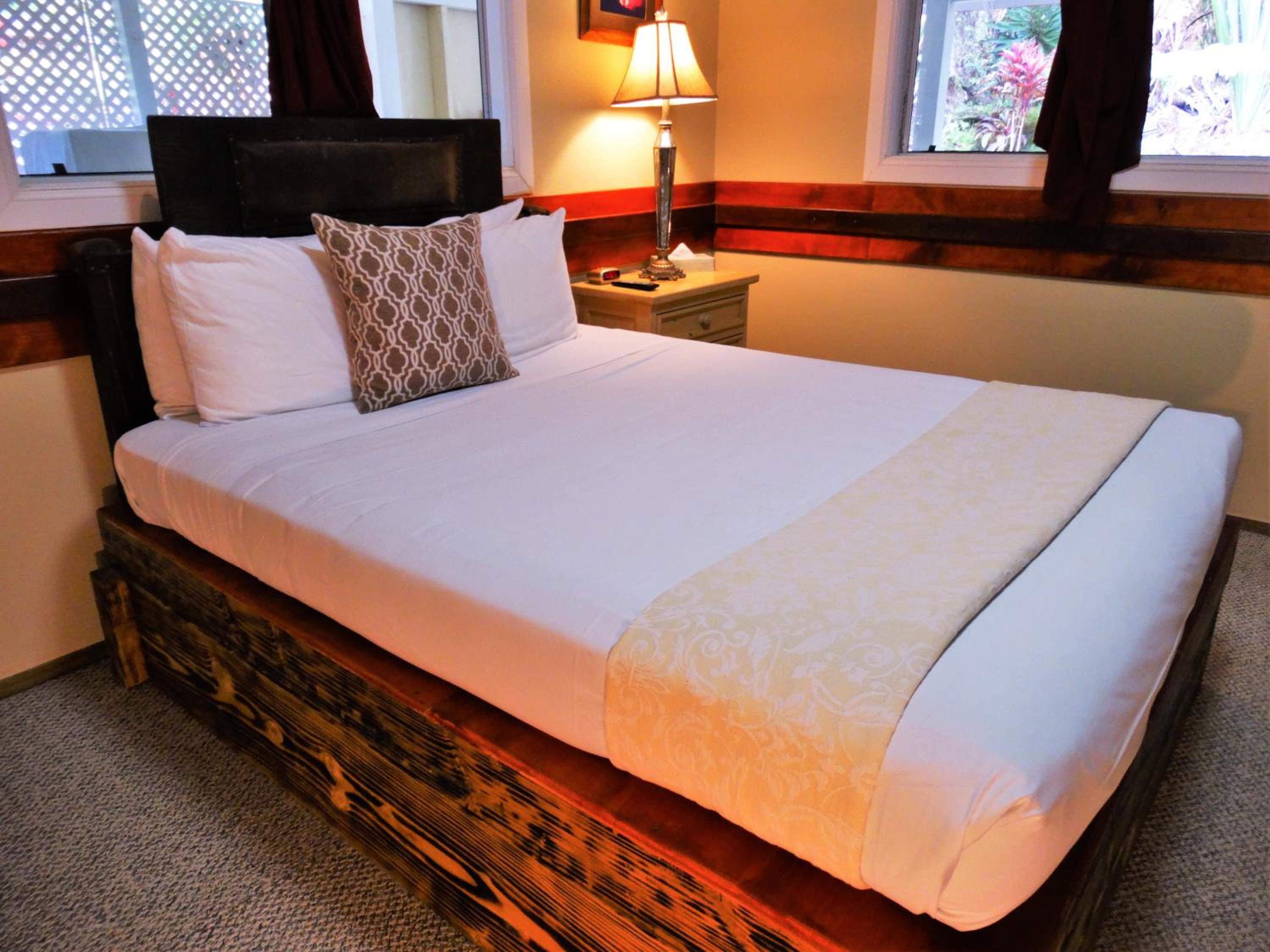 Queen Room with Garden View - Photo 8