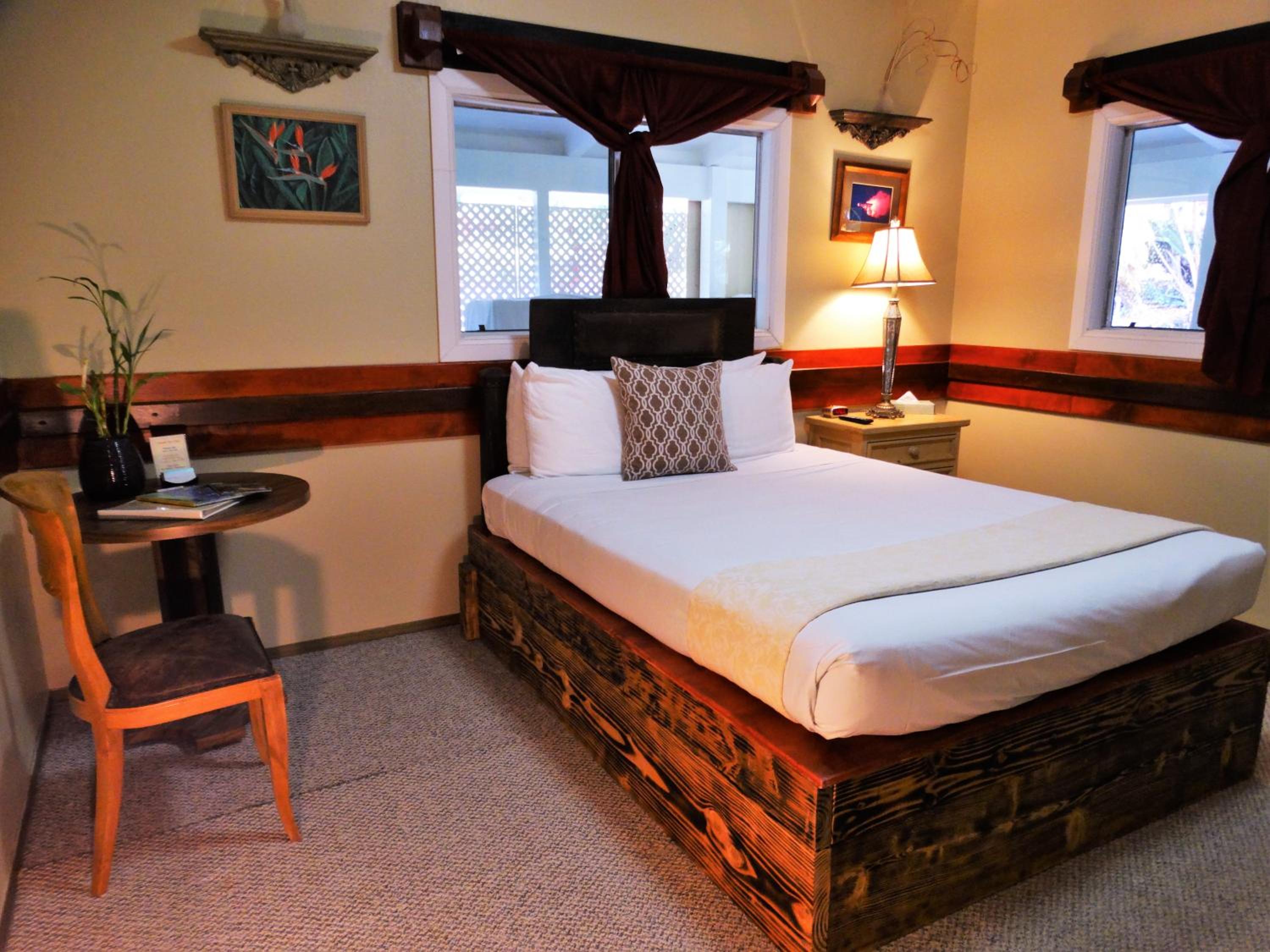 Queen Room with Garden View - Photo 7