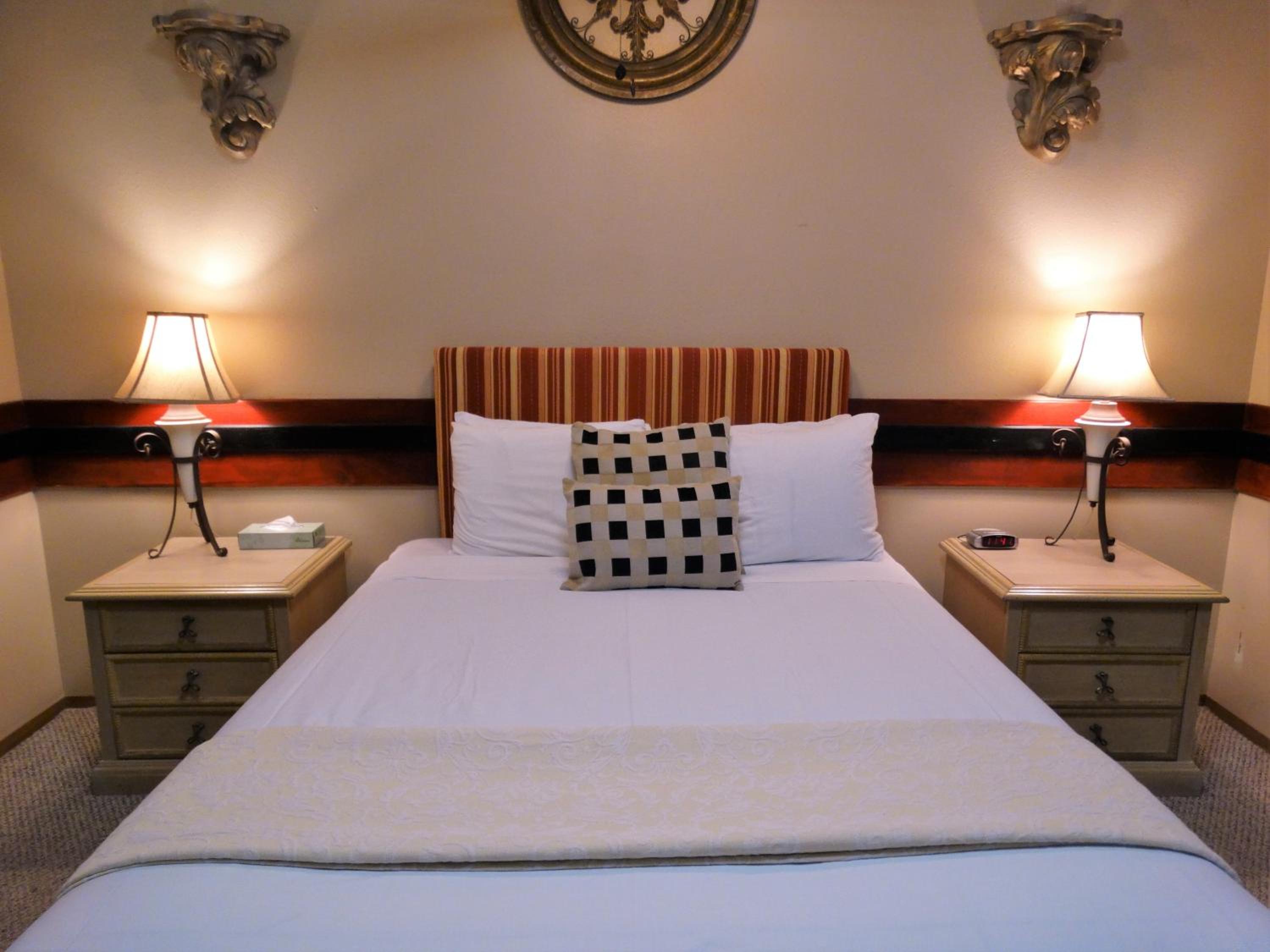Queen Room with Garden View - Photo 11