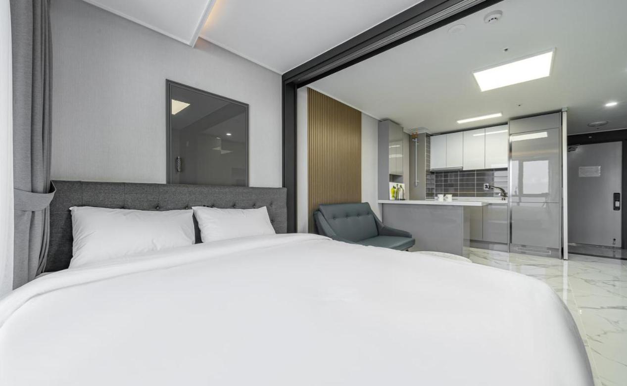 Double Room with Sea View - Photo 12