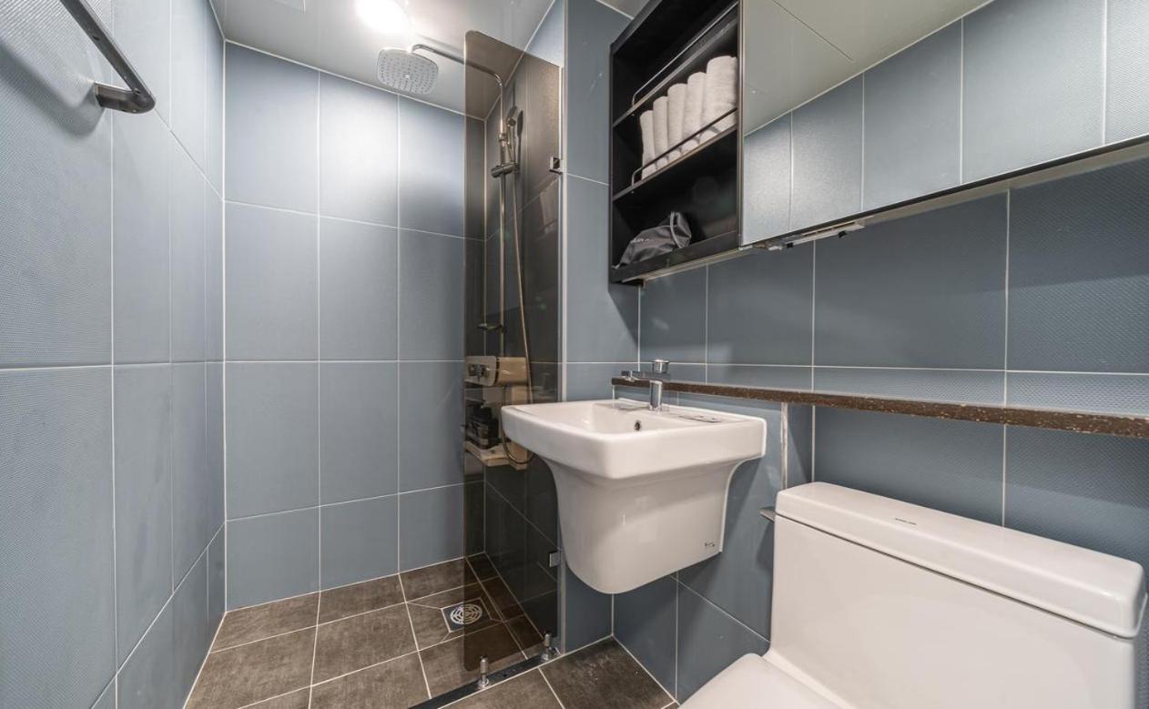 Double Room with Sea View - Photo 11
