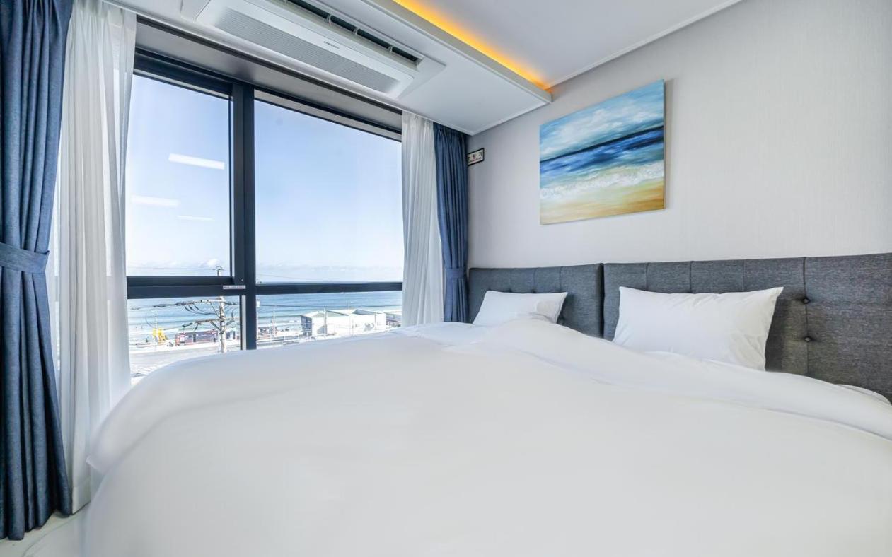 Standard Twin Room with Sea View