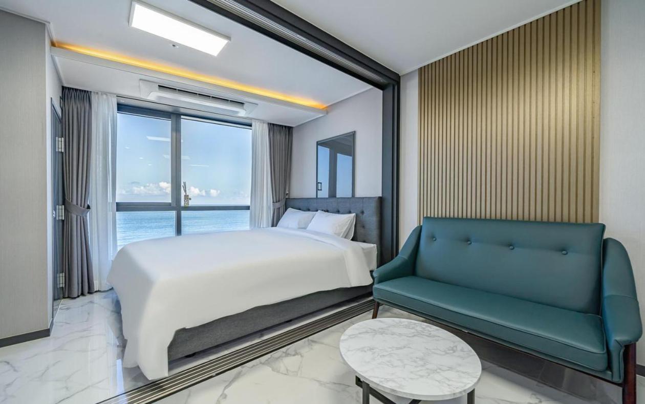 Double Room with Sea View - Photo 14