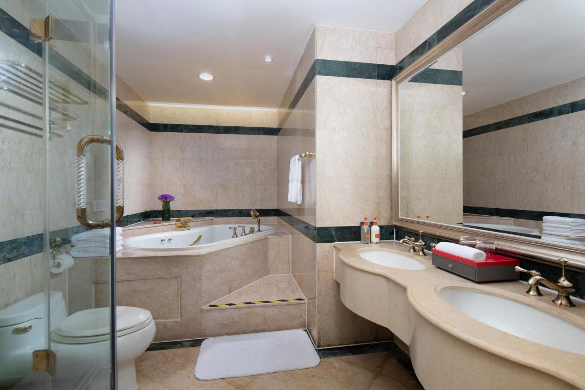 Junior King Suite