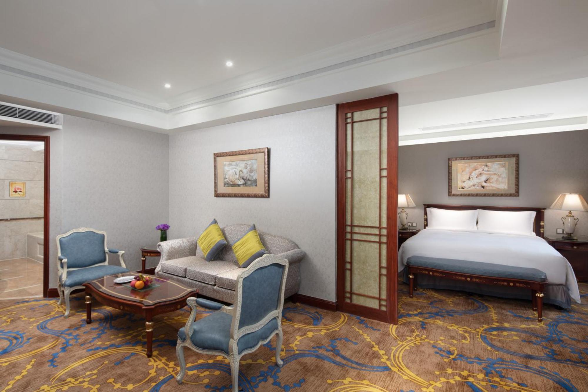 Junior King Suite - High Floor
