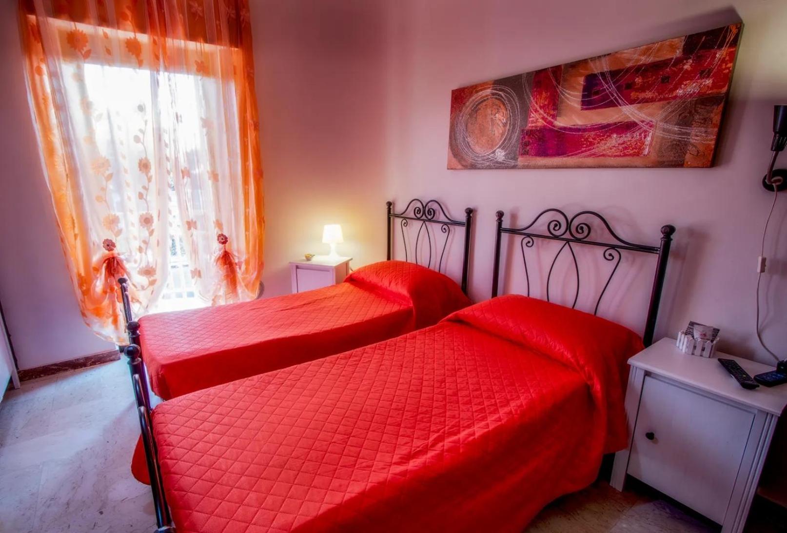 Deluxe Double Room with Balcony - Photo 5