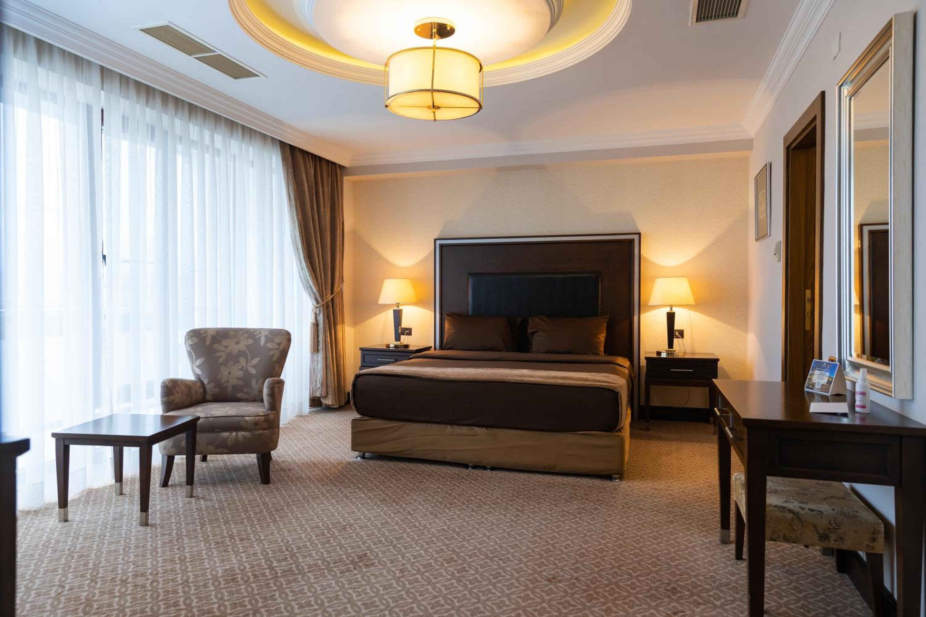 Deluxe King Room photo 2
